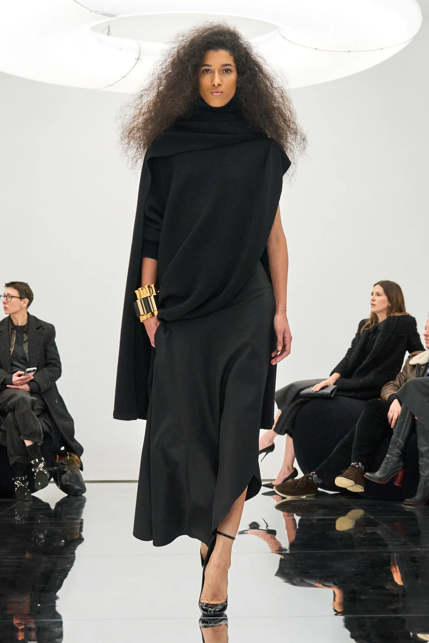 2024-25年秋冬コレクション_ALAÏA(アライア)_モデル_21