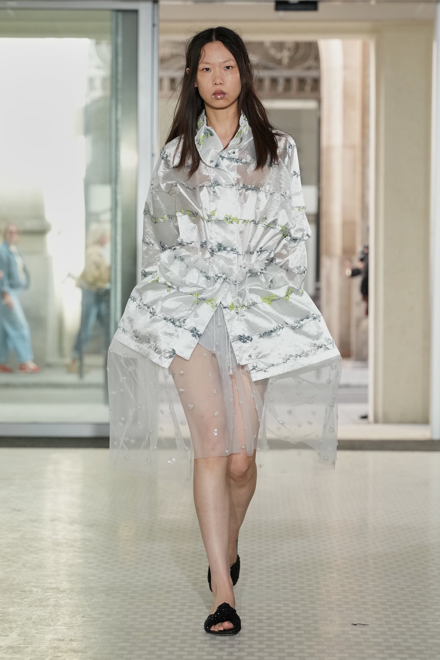 2027年春夏コレクション_CECILIE BAHNSEN(セシリー・バンセン)_モデル_19