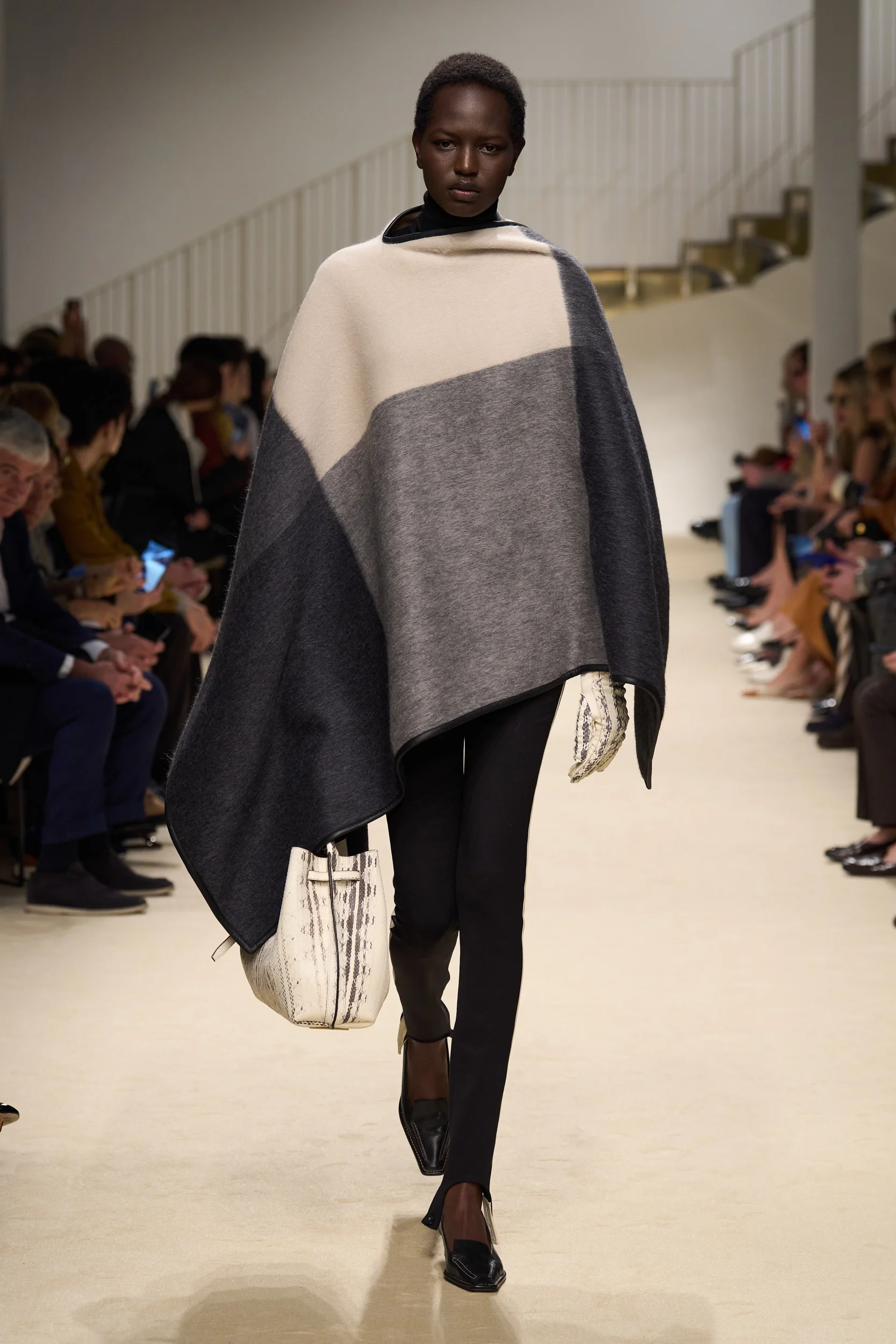 2026-27年秋冬コレクション_TOD'S(トッズ)_モデル_20