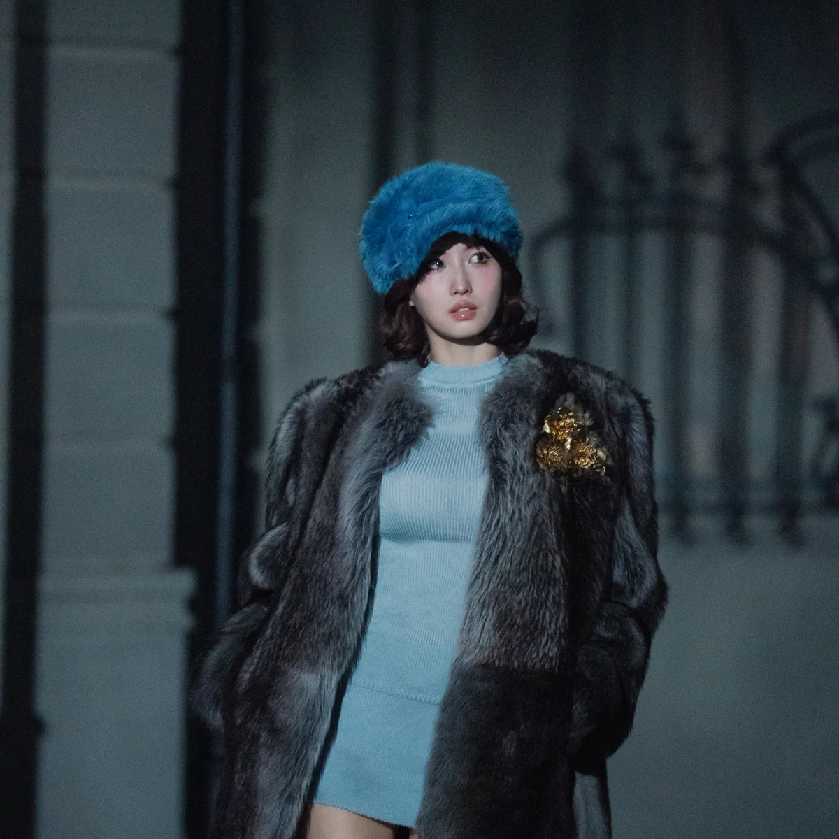 TWICE MOMOがまとう【ミュウミュウ】の特別な一着。MISAMO新曲『Confetti』MVでカスタムルックを披露