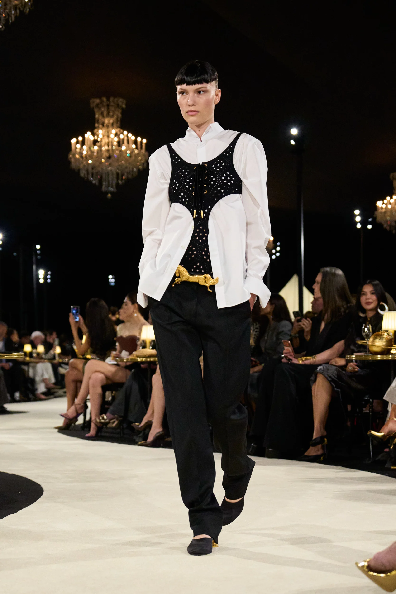 2027年春夏コレクション_SCHIAPARELLI(スキャパレリ)_モデル_22