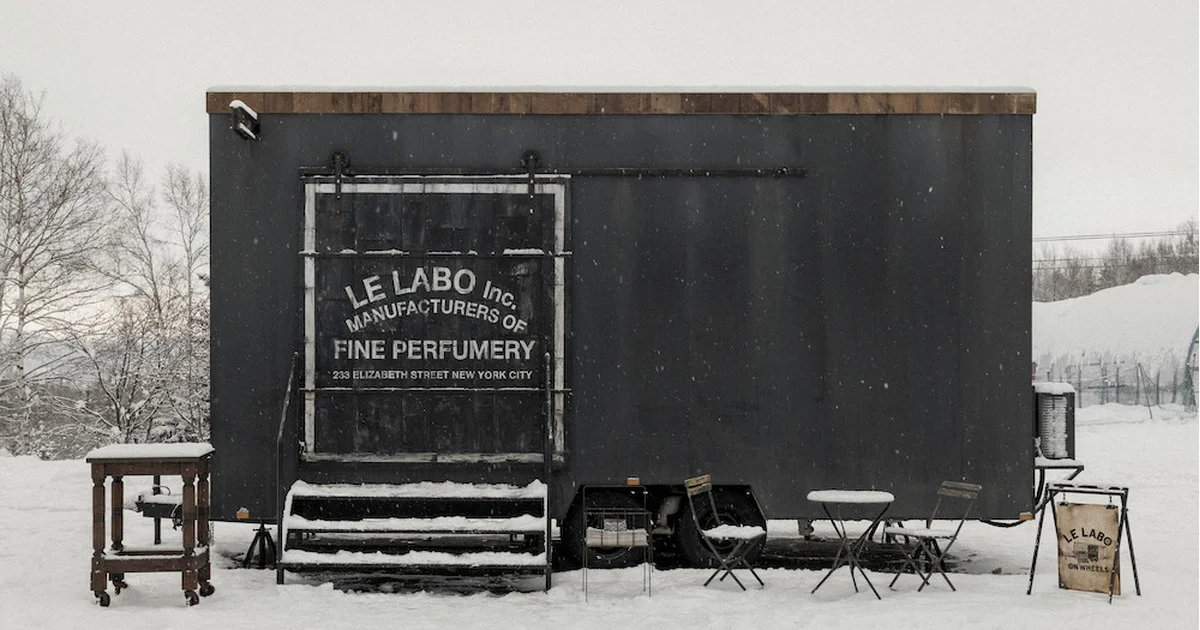 ル ラボ】の移動式ポップアップトラックが白銀の世界へ！ ク「Le Labo