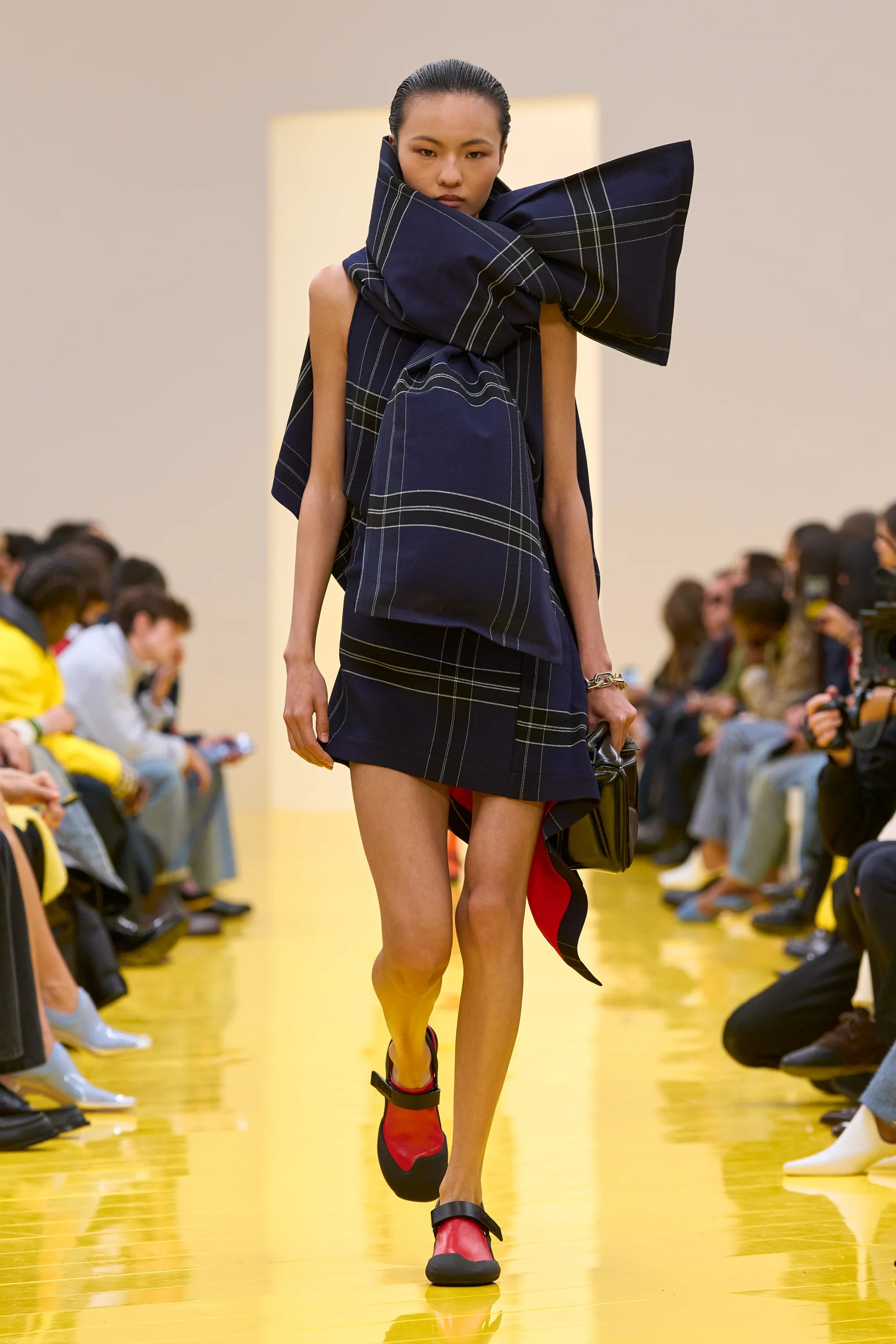 2026-27年秋冬コレクション_LOEWE(ロエベ)_モデル_45