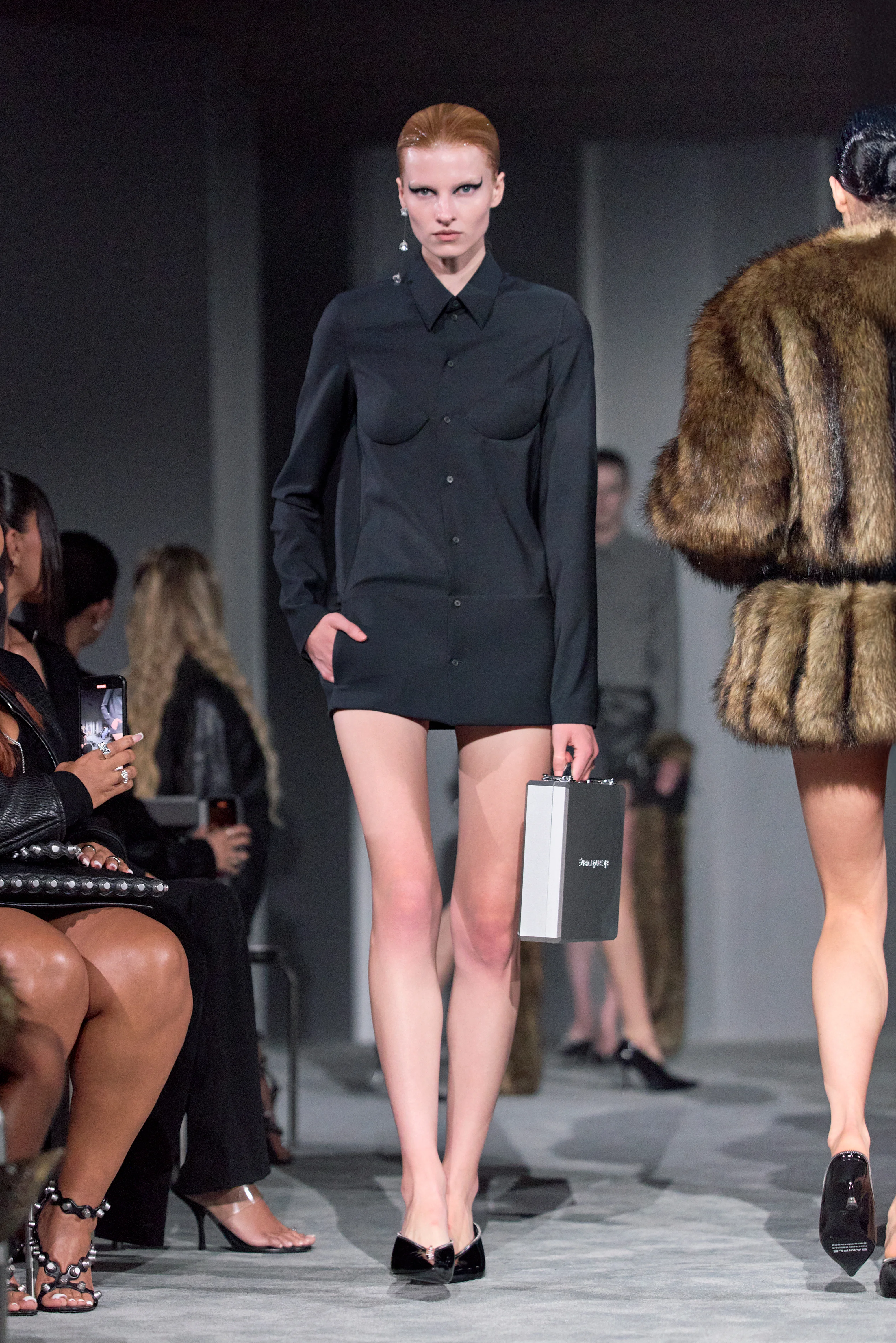 2026年春夏コレクション_ALEXANDER WANG(アレキサンダー ワン)_モデル_7