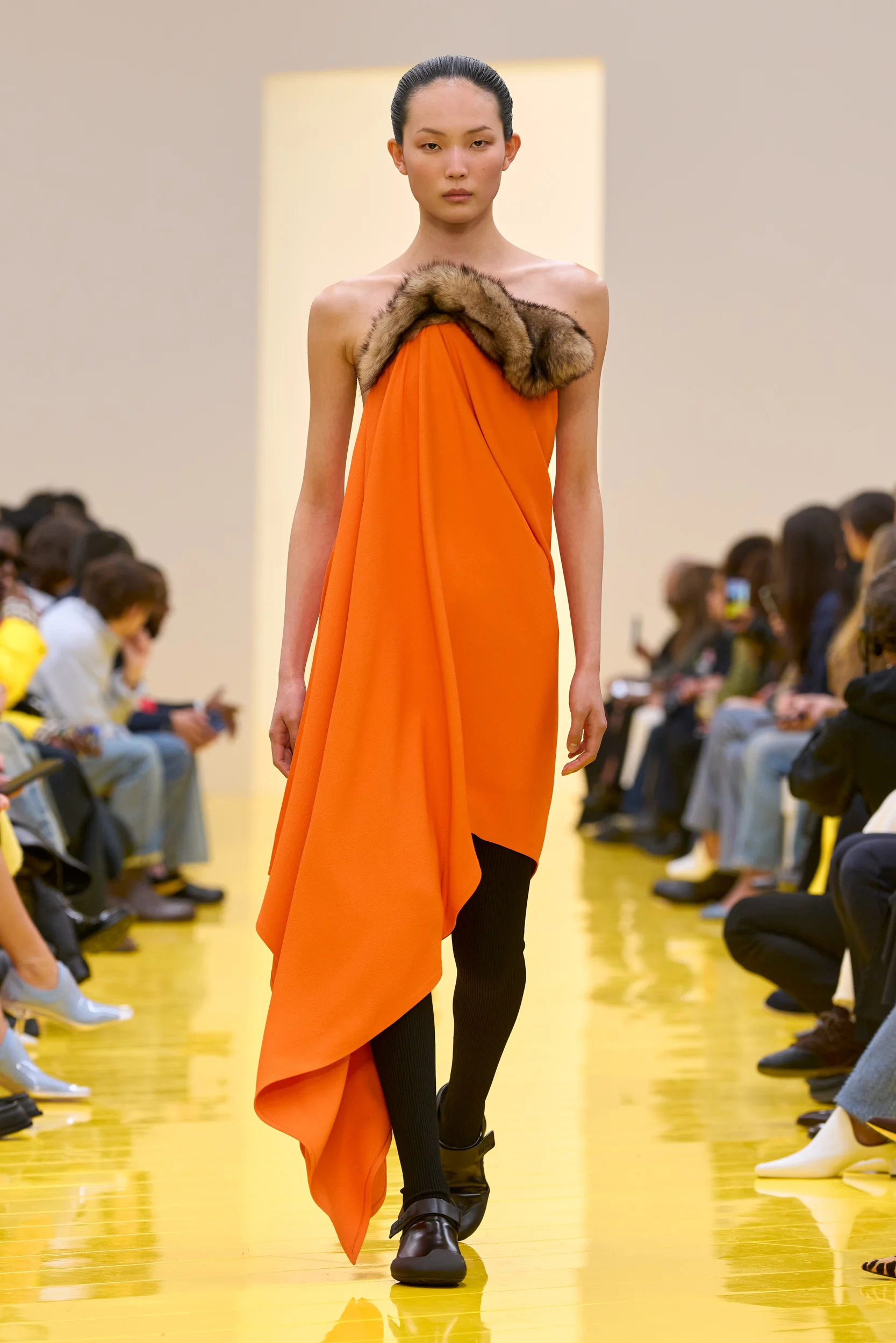 2026-27年秋冬コレクション_LOEWE(ロエベ)_モデル_32