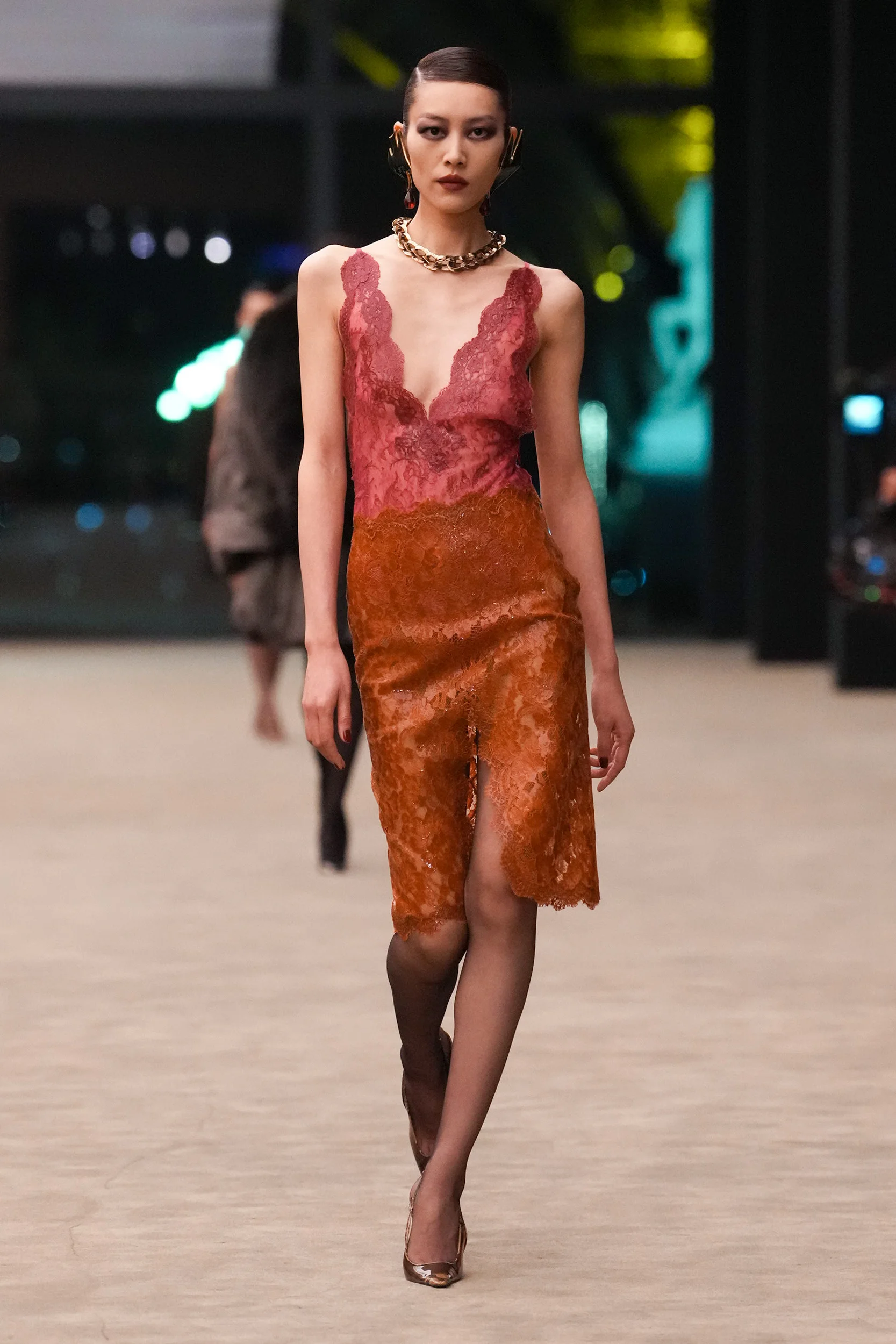 2026-27年秋冬コレクション_SAINT LAURENT(サンローラン)_モデル_24