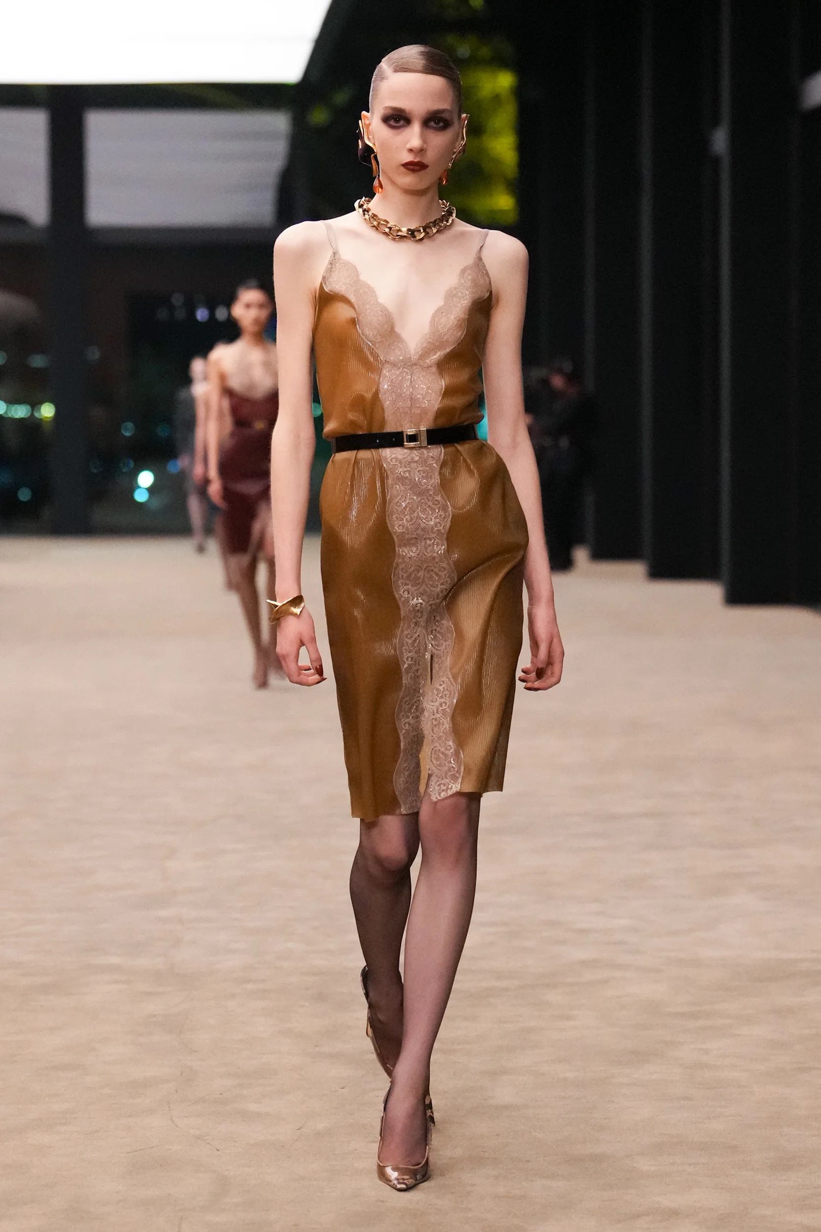 2026-27年秋冬コレクション_SAINT LAURENT(サンローラン)_モデル_30