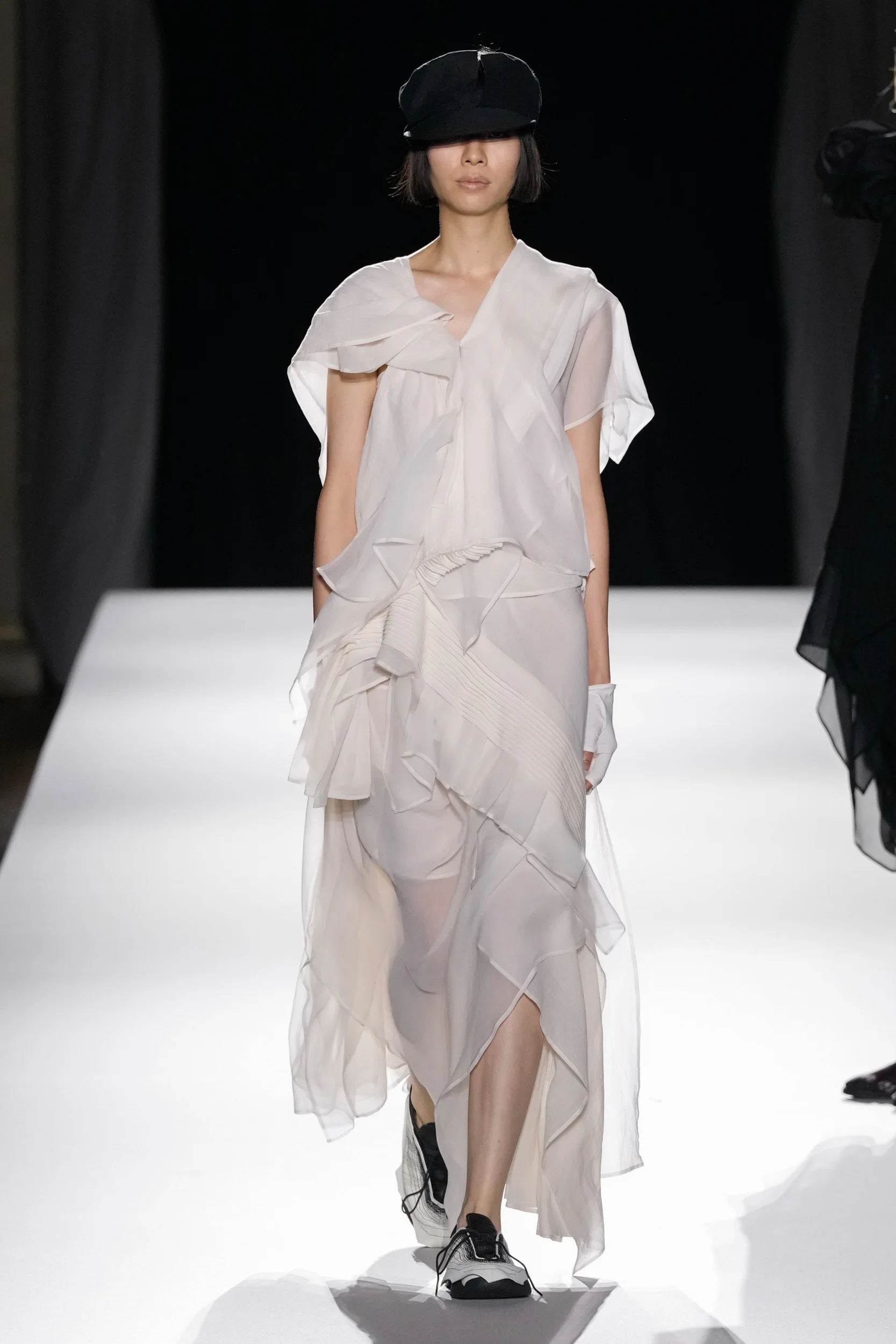 2026年春夏コレクション_YOHJI YAMAMOTO(ヨウジヤマモト)_モデル_27