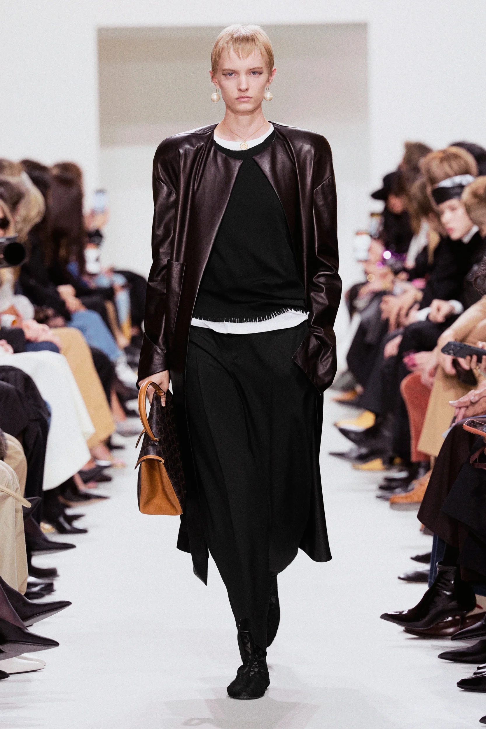 2027年春夏コレクション_CELINE(セリーヌ)_モデル_10