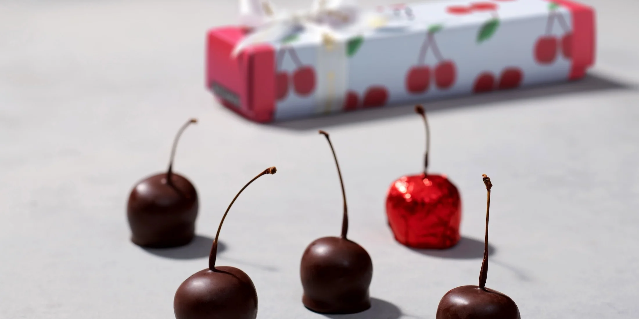 ベルギー王室御用達チョコレートブランド【ヴィタメール】より、父の日に贈りたいハイセンスな「チェリーボンボン」が登場