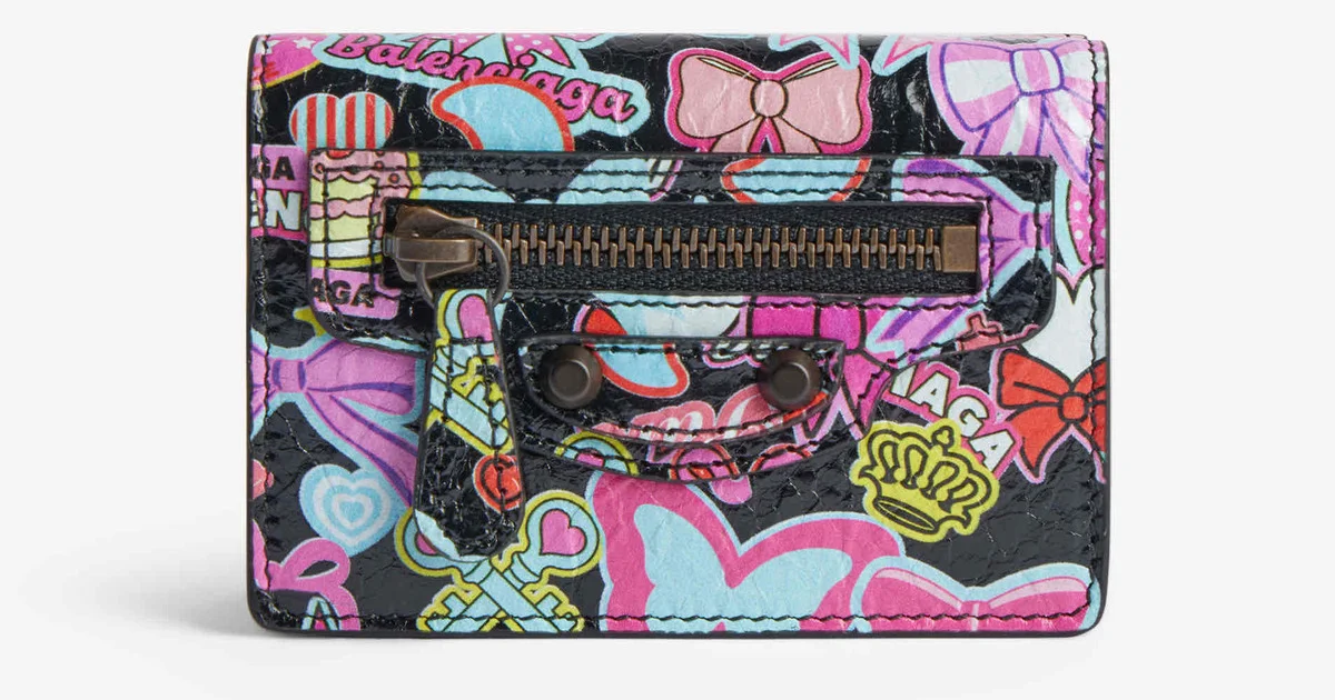 バレンシアガ】Y2Kムード漂う、ポップな三つ折り財布 - SPUR財布研究会