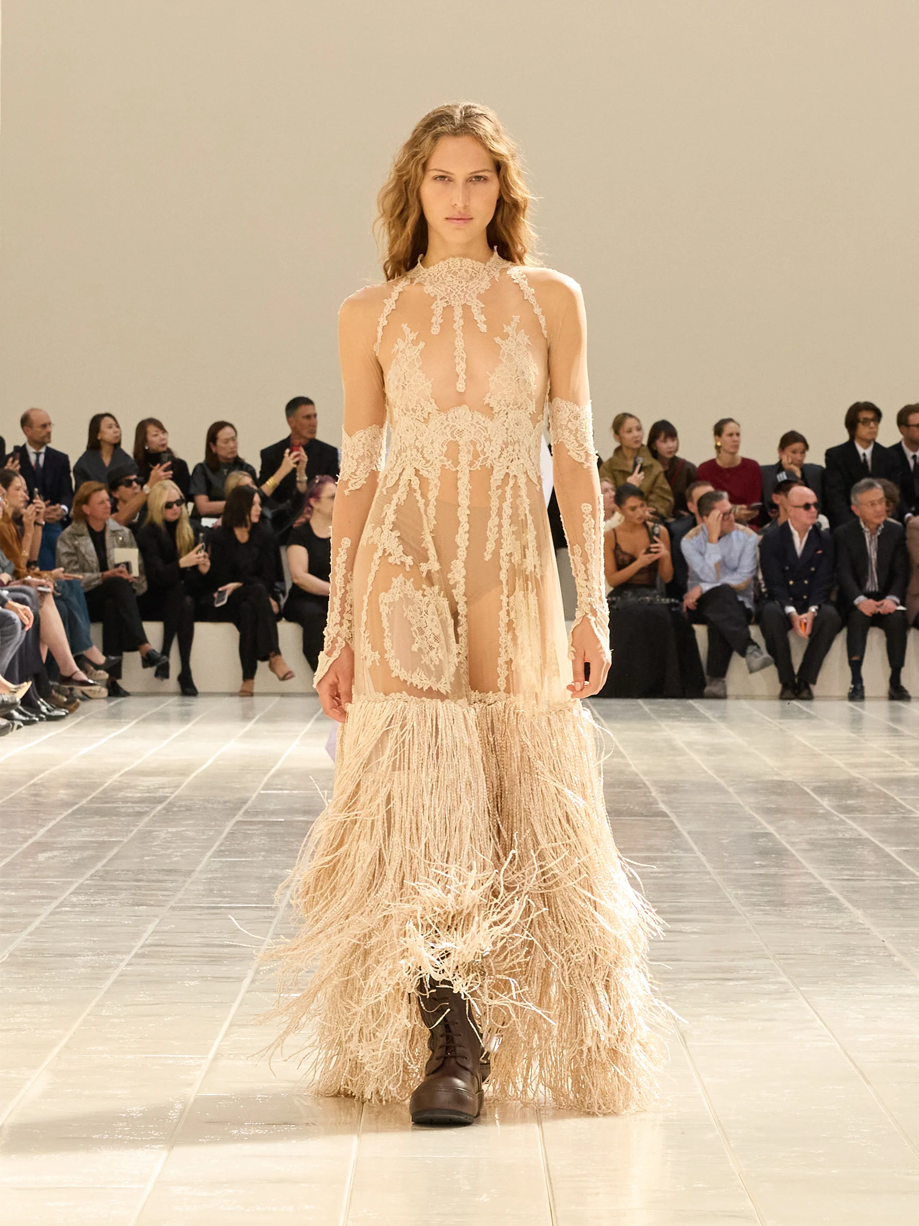 2027年春夏コレクション_BALENCIAGA(バレンシアガ)_モデル_45
