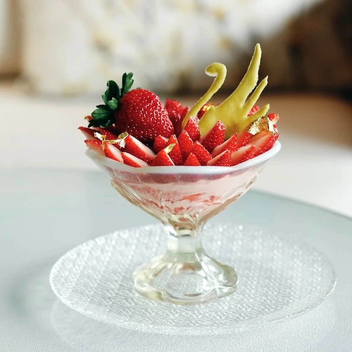 【パレスホテル東京】で華やかな新年を。甘酸っぱい苺のスイーツやカクテルが楽しめる「苺セレクション」開催中