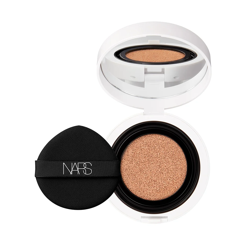 NARS ライトリフレクティング セラムクッションファンデーション　SPF42/PA++　全8色　レフィル ¥5,940、ケース（アプリケーター付き） ¥2,640／NARS JAPAN