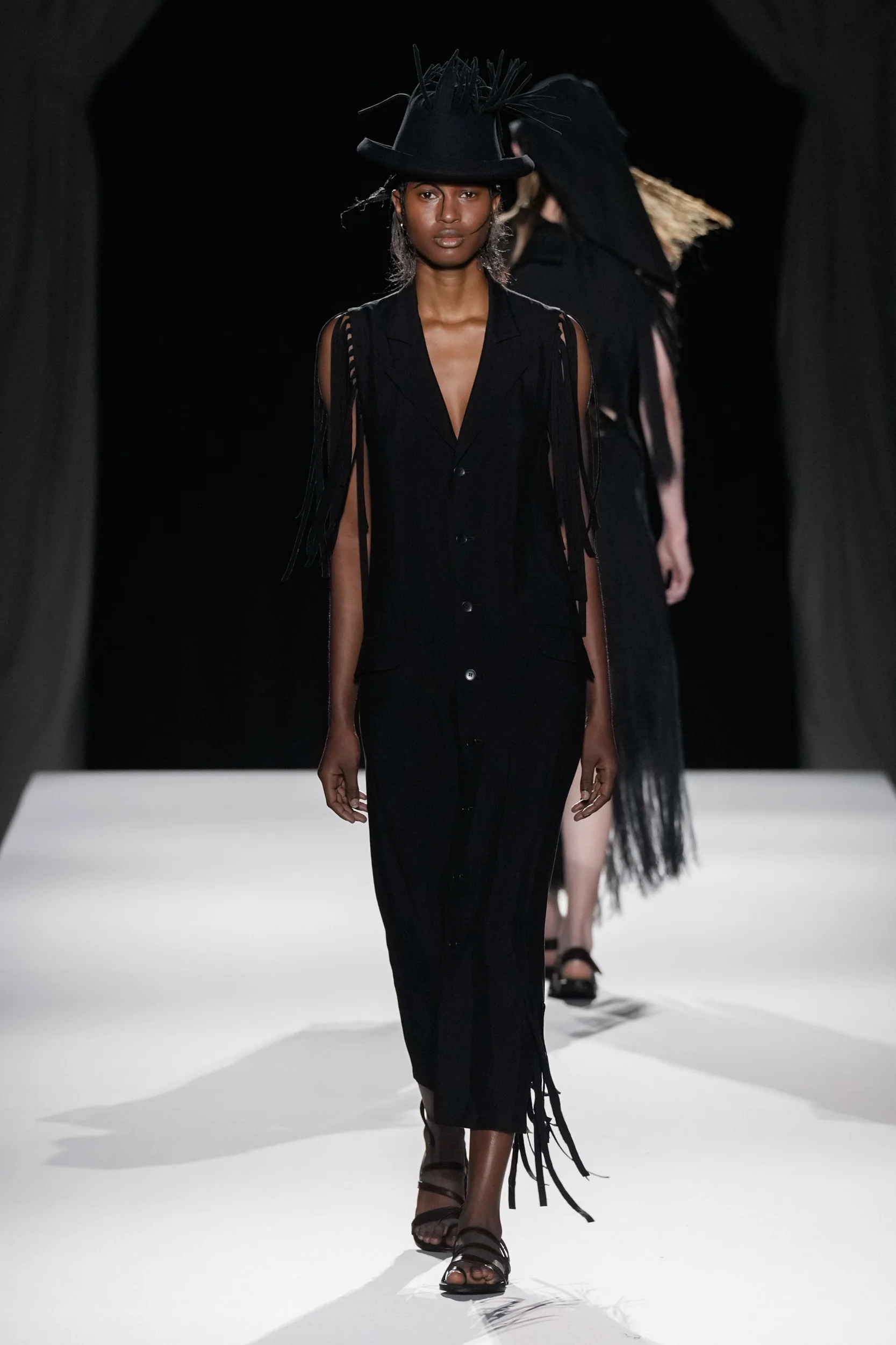 2026年春夏コレクション_YOHJI YAMAMOTO(ヨウジヤマモト)_モデル_10