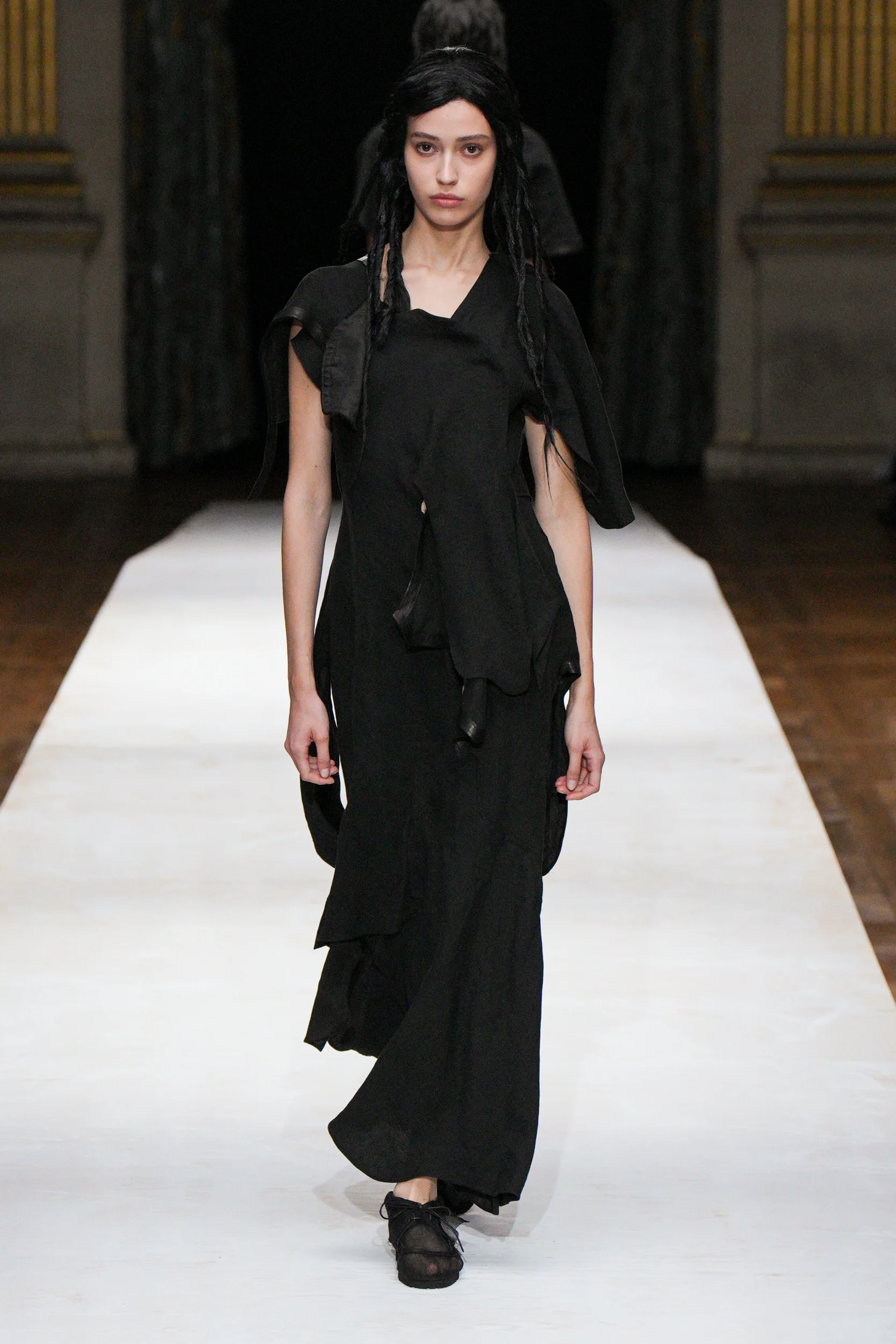 2024年春夏コレクション_YOHJI YAMAMOTO(ヨウジヤマモト)_モデル_34