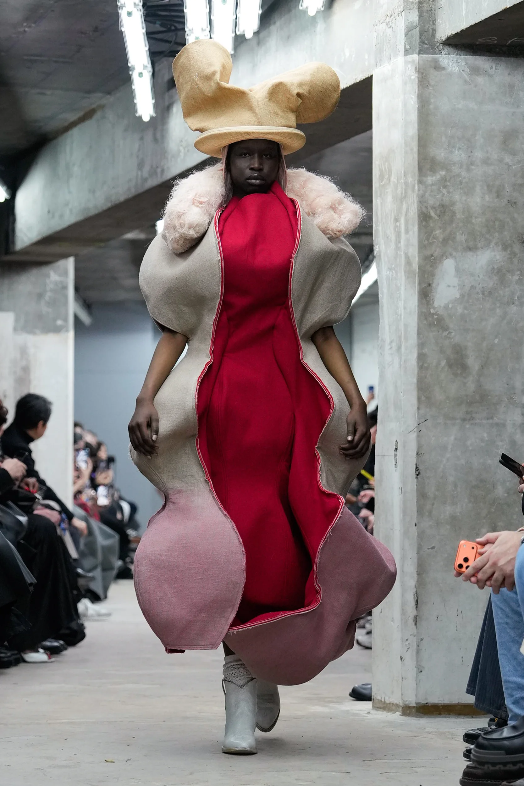 2026年春夏コレクション_COMME DES GARÇONS(コム デ ギャルソン)_モデル_1