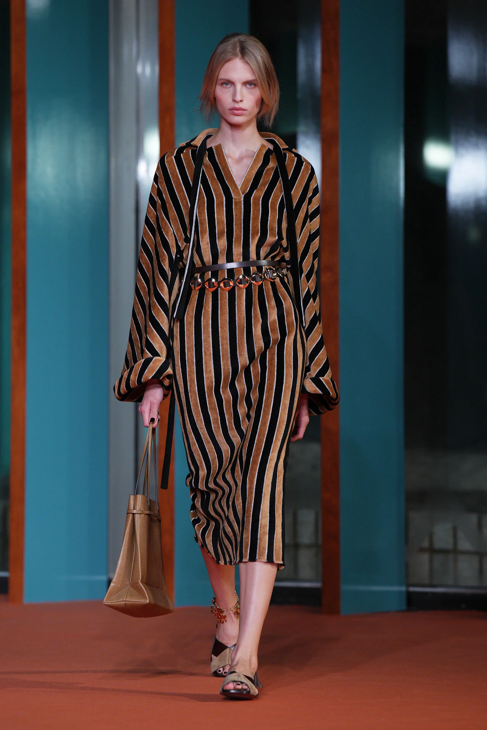 2027年春夏コレクション_TORY BURCH(トリー バーチ)_モデル_32
