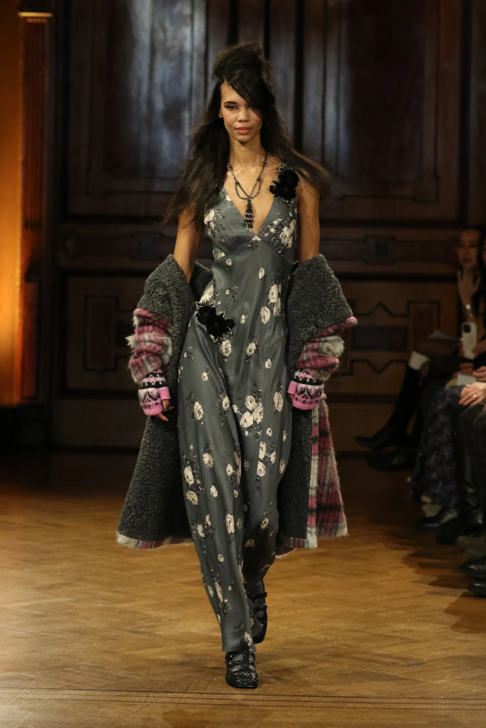 2026-27年秋冬コレクション_ANNA SUI(アナ スイ)_モデル_19