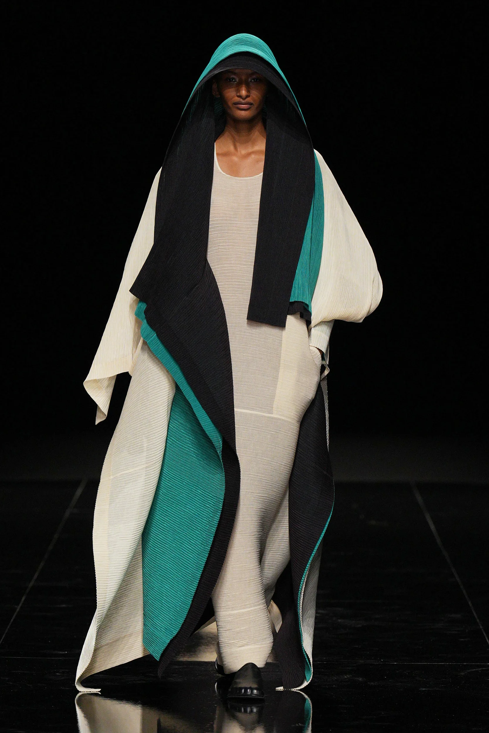 2027年春夏コレクション_ISSEY MIYAKE(イッセイミヤケ)_モデル_41