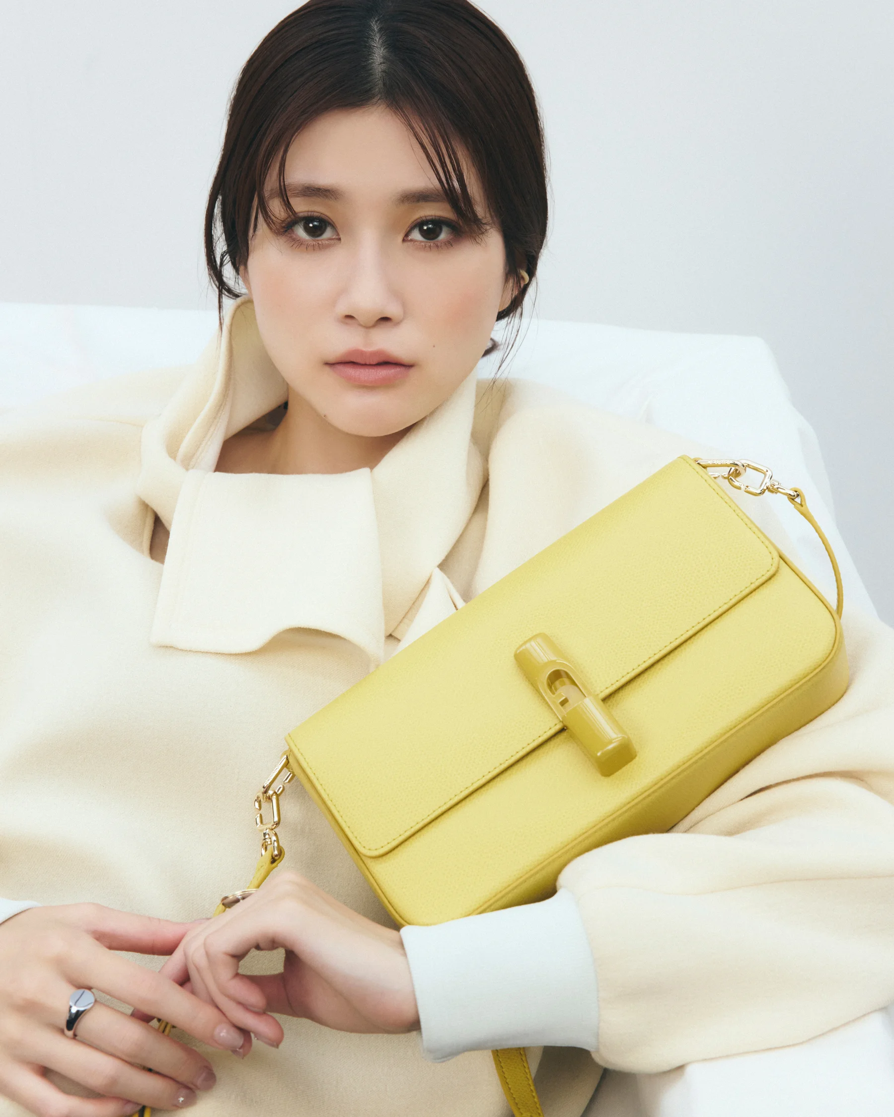 バッグ「フルラ イリデ S クロスボディ」〈H13×W24×D6cm〉¥49,500/フルラ ジャパン(フルラ)