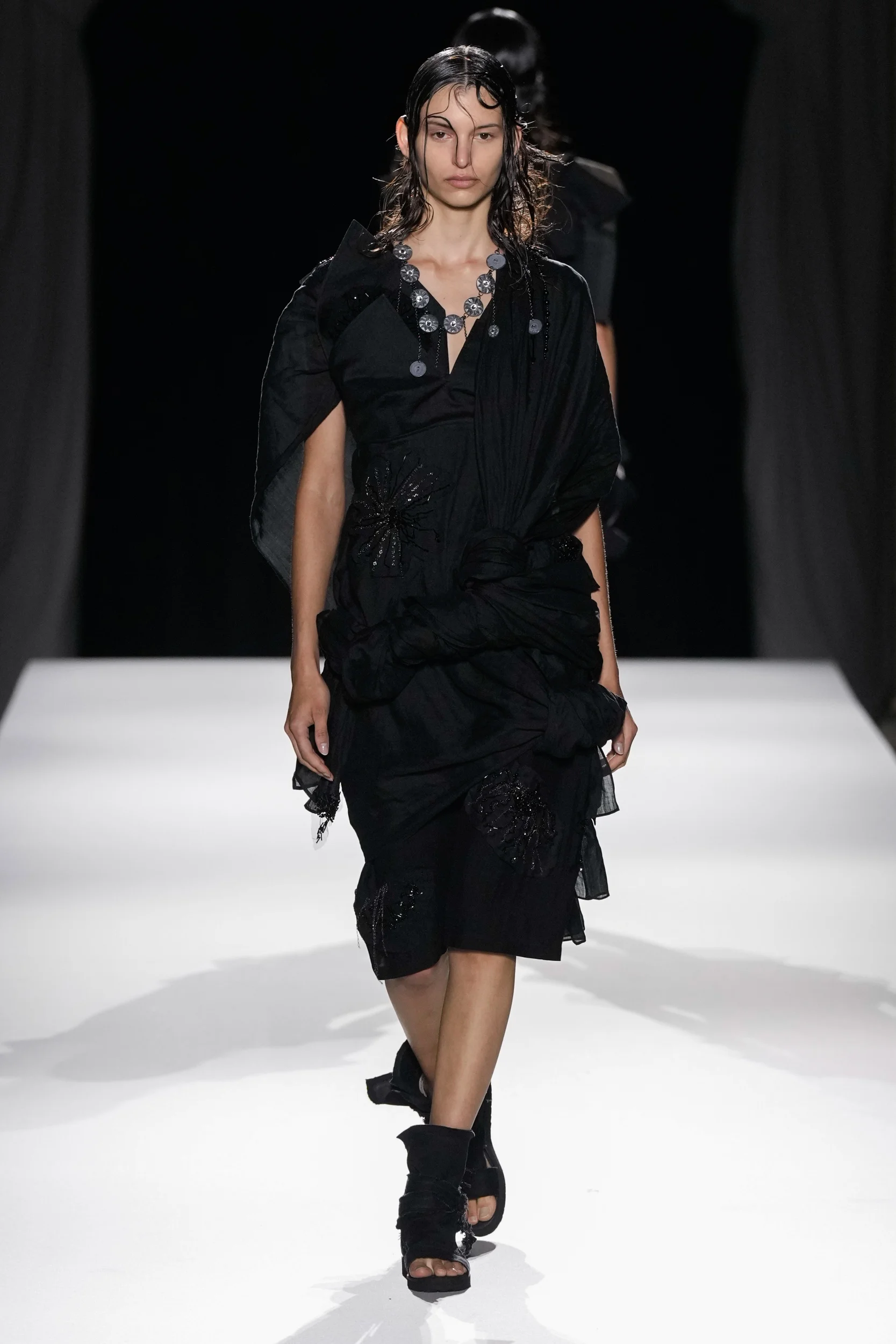 2026年春夏コレクション_YOHJI YAMAMOTO(ヨウジヤマモト)_モデル_38