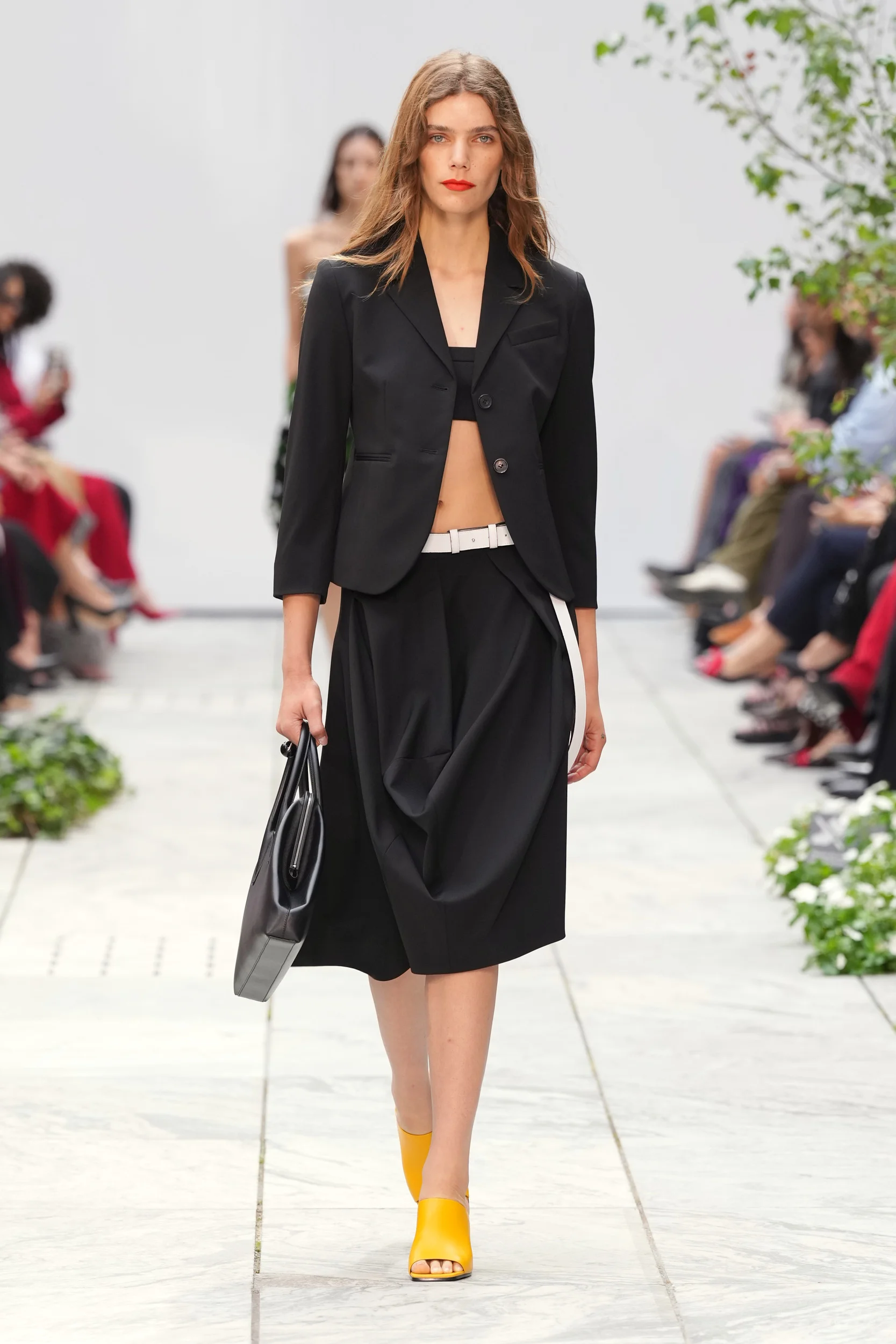 2027年春夏コレクション_MICHAEL KORS COLLECTION(マイケル・コース コレクション)_モデル_18