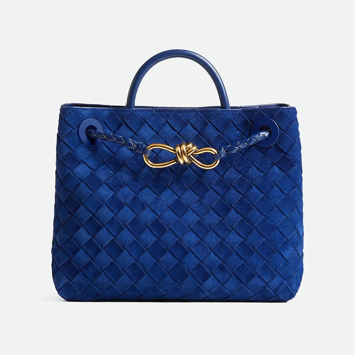 Bottega Veneta　LE SSERAFIM KAZUHAと過ごすホリデー　この冬、ボッテガ・ヴェネタを抱きしめての画像5-1