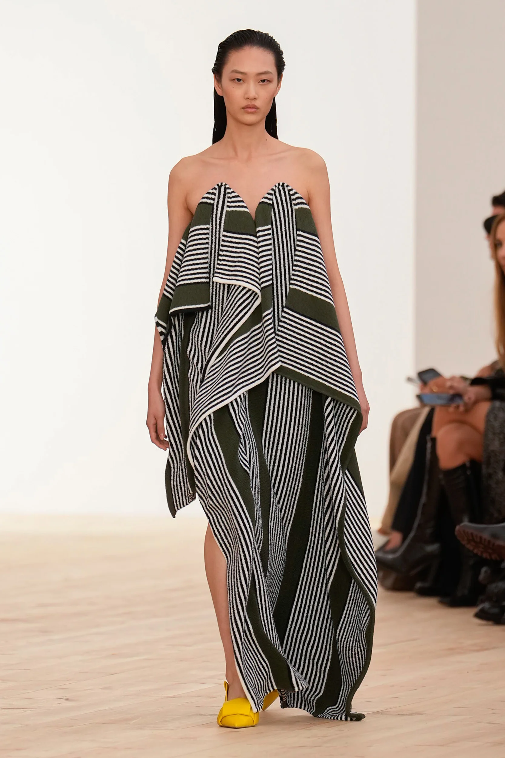 2026年春夏コレクション_LOEWE(ロエベ)_モデル_42