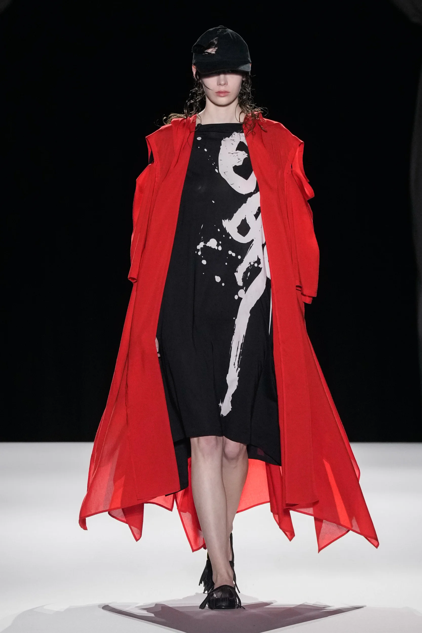 2026年春夏コレクション_YOHJI YAMAMOTO(ヨウジヤマモト)_モデル_43