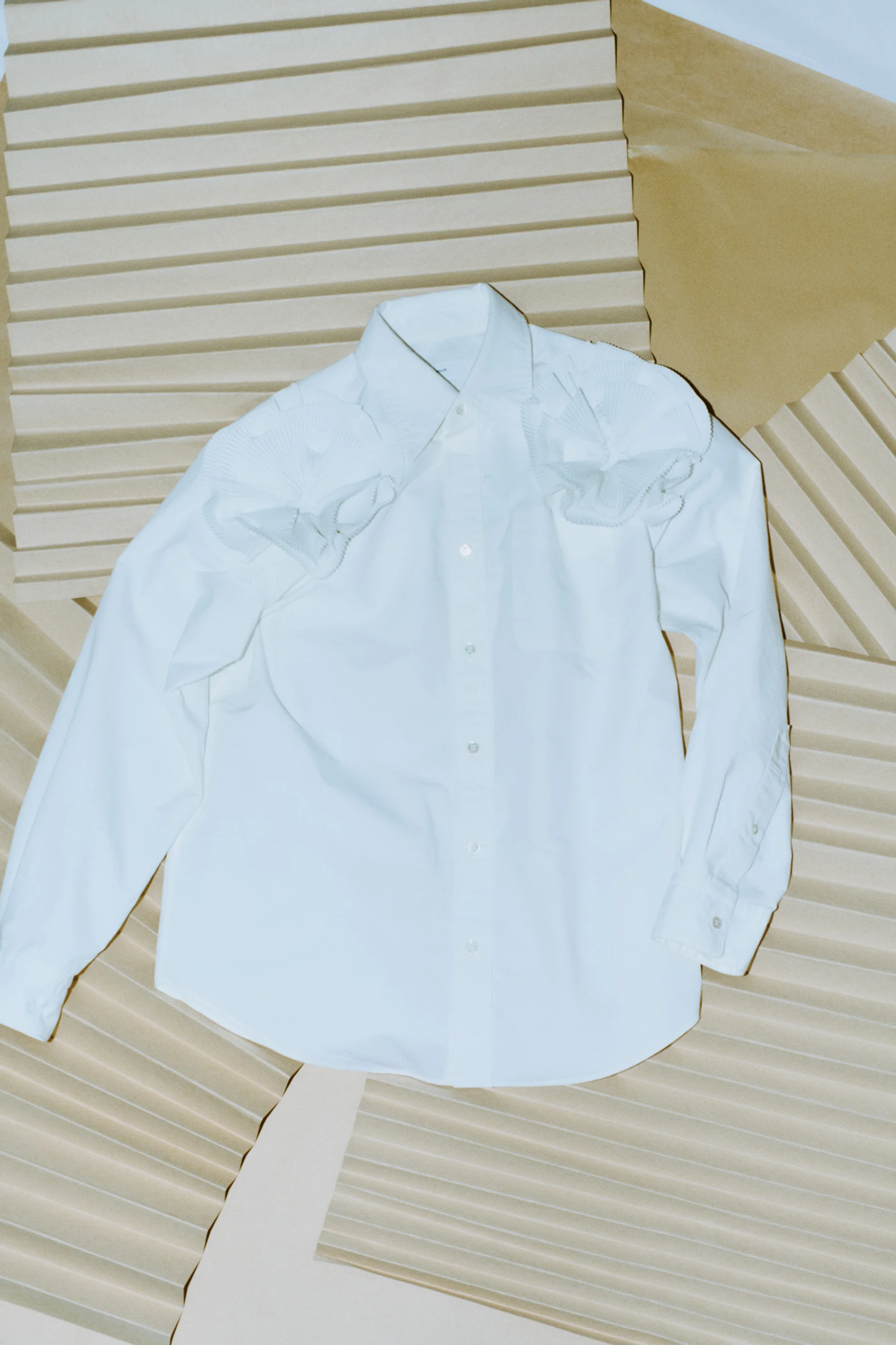 シャツ¥75,900／トーガ 原宿店（トーガ）