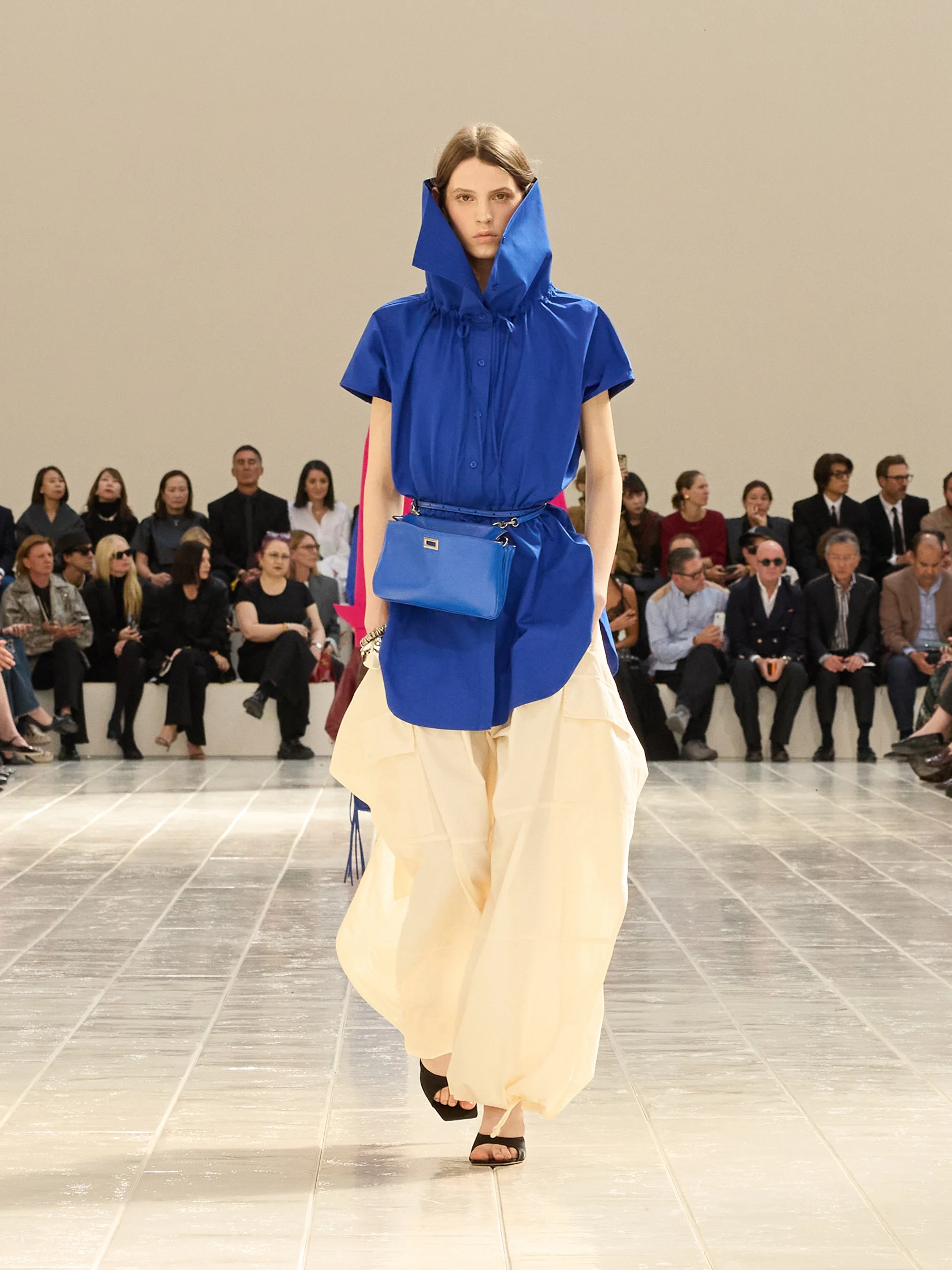 2027年春夏コレクション_BALENCIAGA(バレンシアガ)_モデル_11
