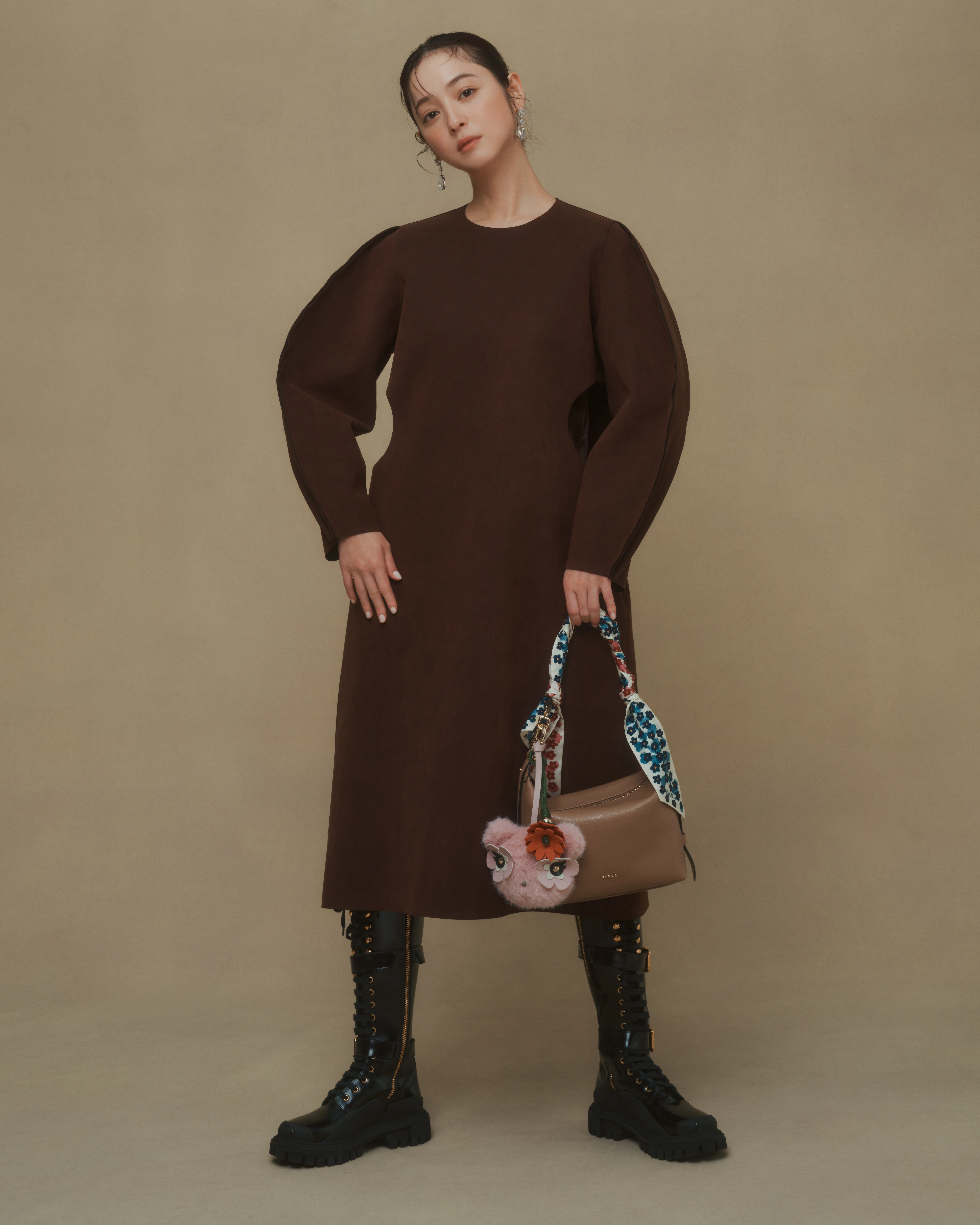 佐々木希 FURLAのバッグと一緒ならの画像2