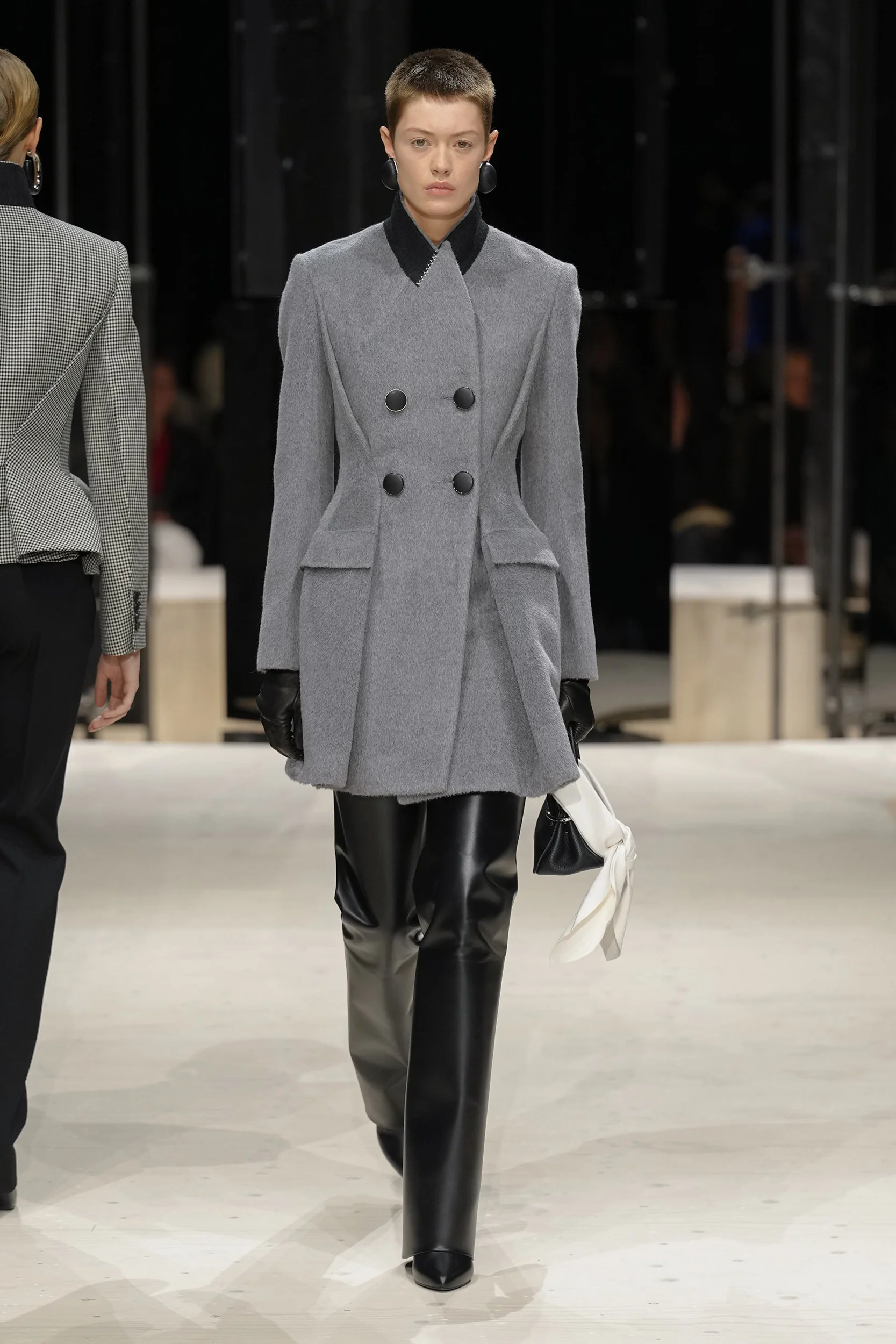 2026-27年秋冬コレクション_GIVENCHY(ジバンシィ)_モデル_35