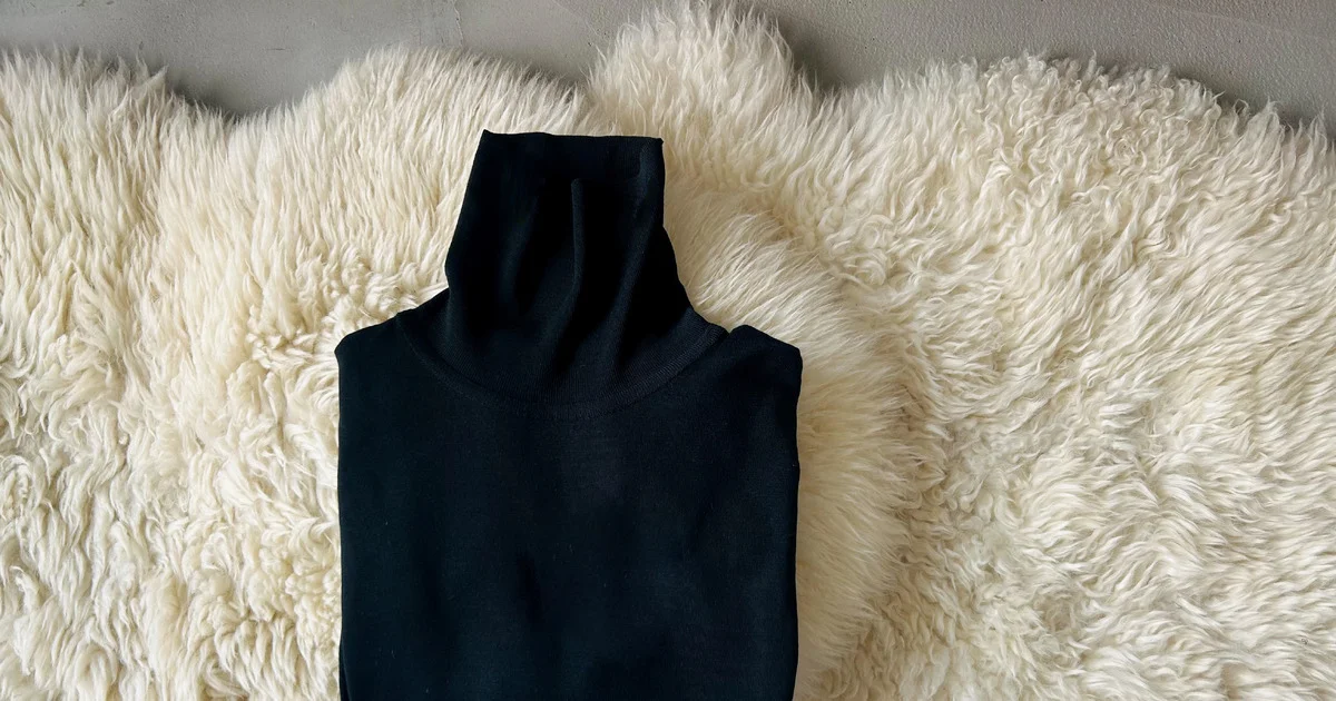 ジョンスメドレー】の黒タートルが、人生でいちばん着る服だと思う