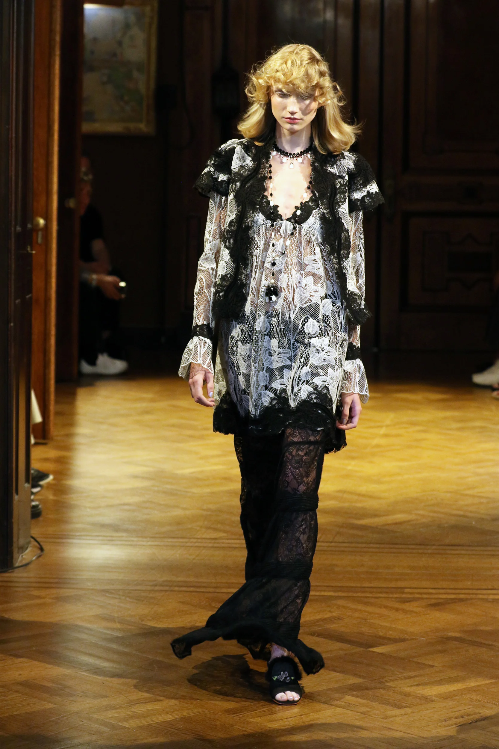 2027年春夏コレクション_ANNA SUI(アナ スイ)_モデル_32