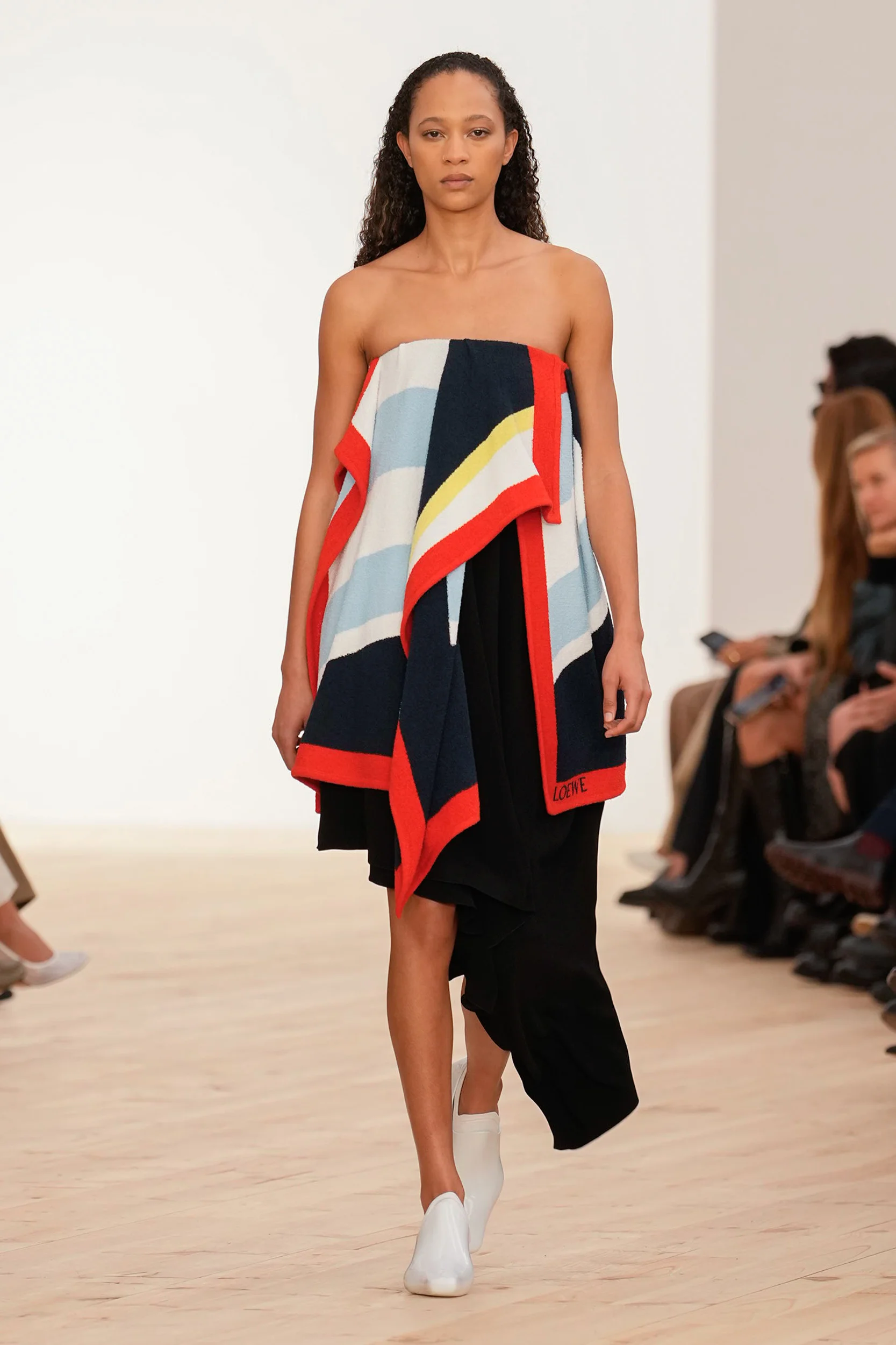 2026年春夏コレクション_LOEWE(ロエベ)_モデル_47