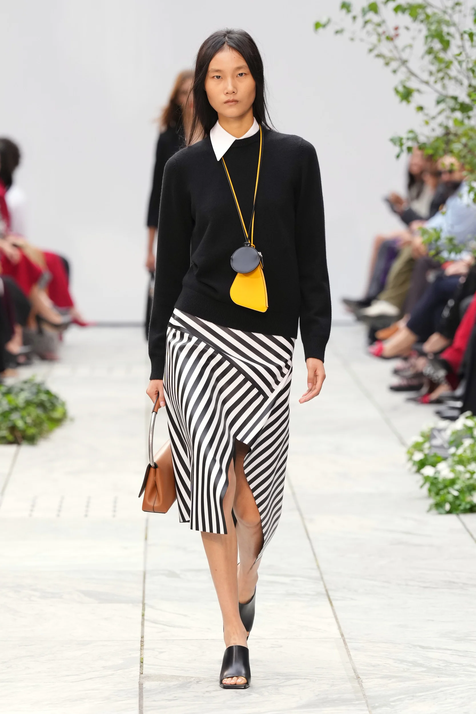 2027年春夏コレクション_MICHAEL KORS COLLECTION(マイケル・コース コレクション)_モデル_17