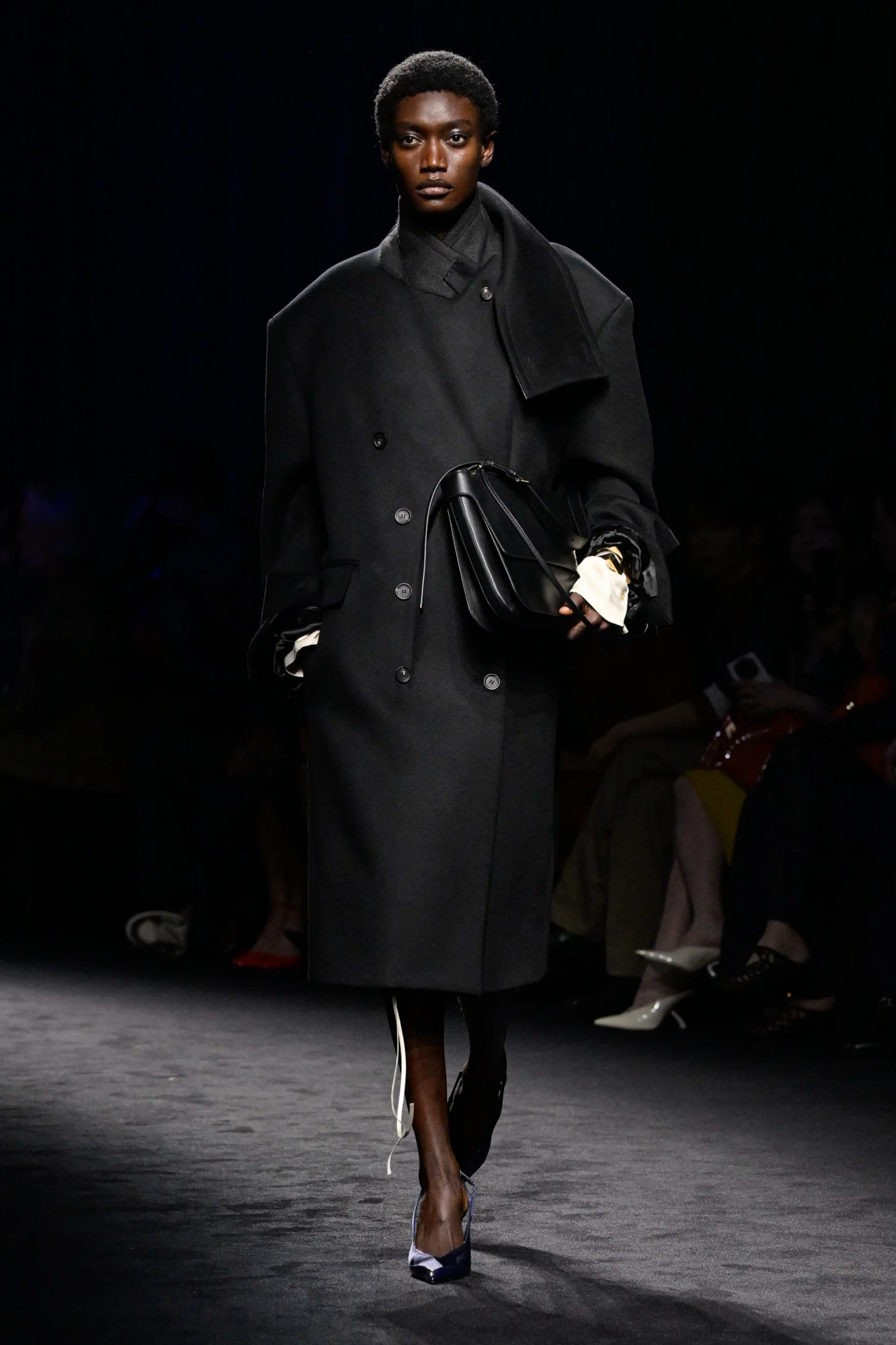 2026-27年秋冬コレクション_FERRAGAMO(フェラガモ)_モデル_4