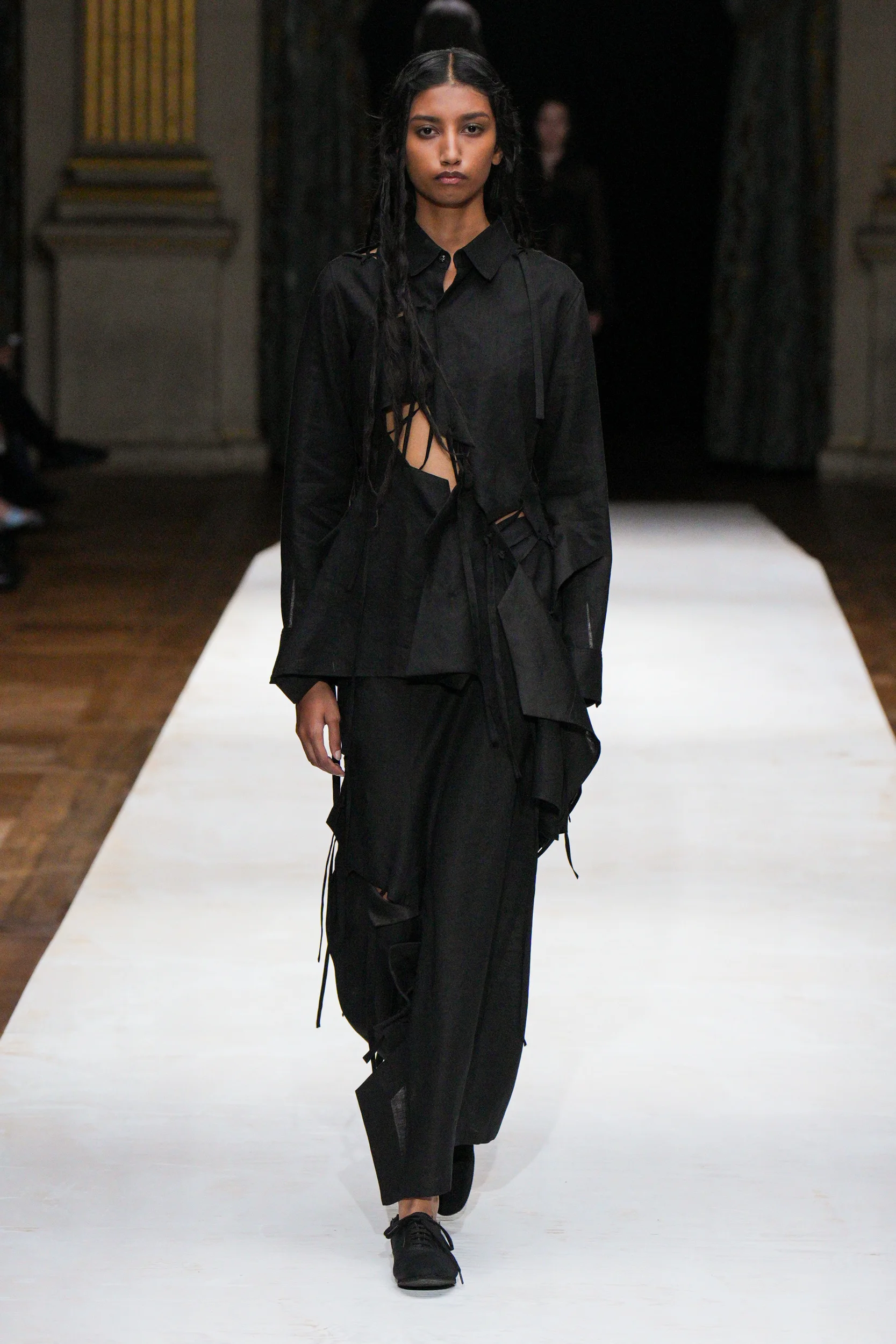 2024年春夏コレクション_YOHJI YAMAMOTO(ヨウジヤマモト)_モデル_24