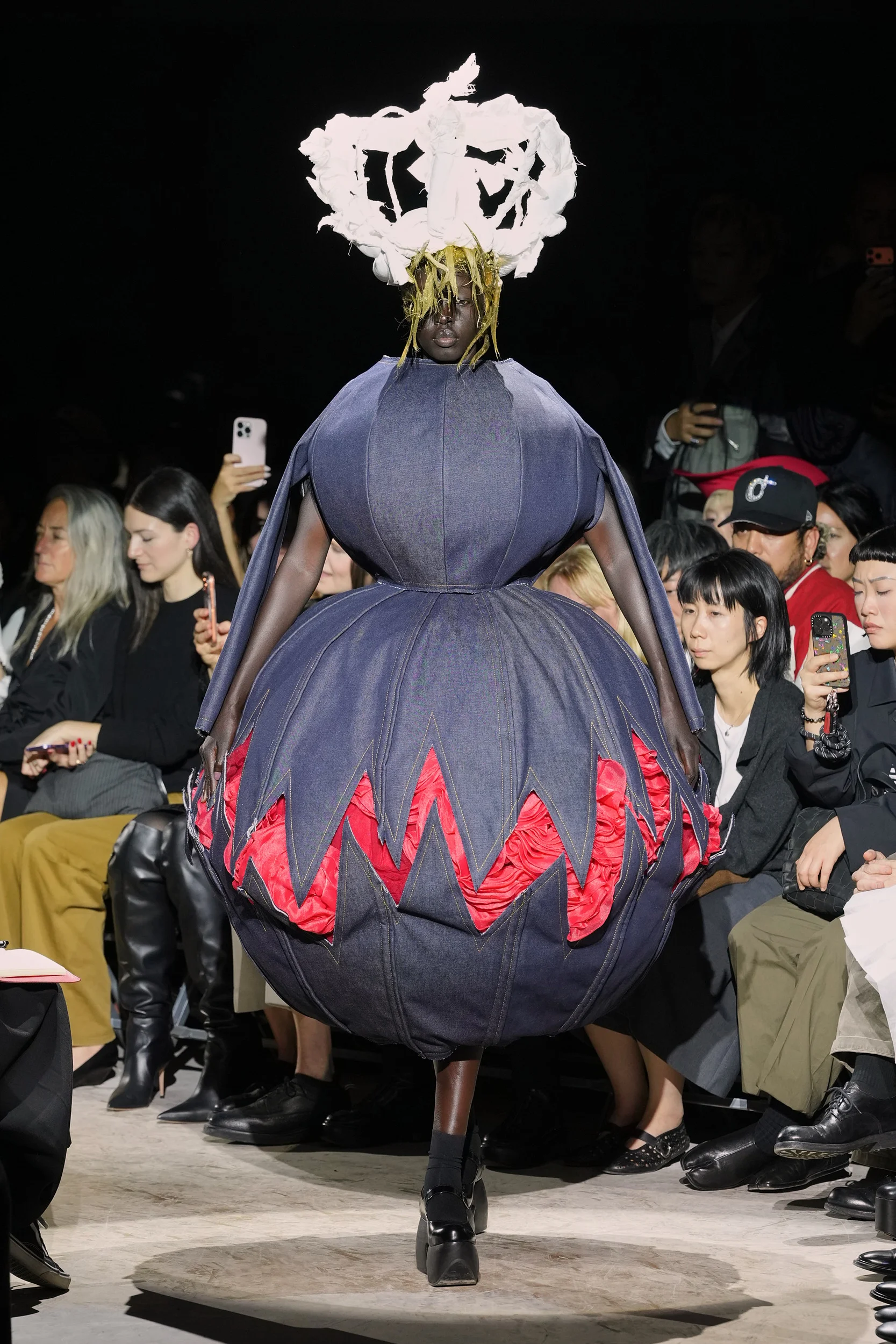 2027年春夏コレクション_COMME DES GARÇONS(コム デ ギャルソン)_モデル_1