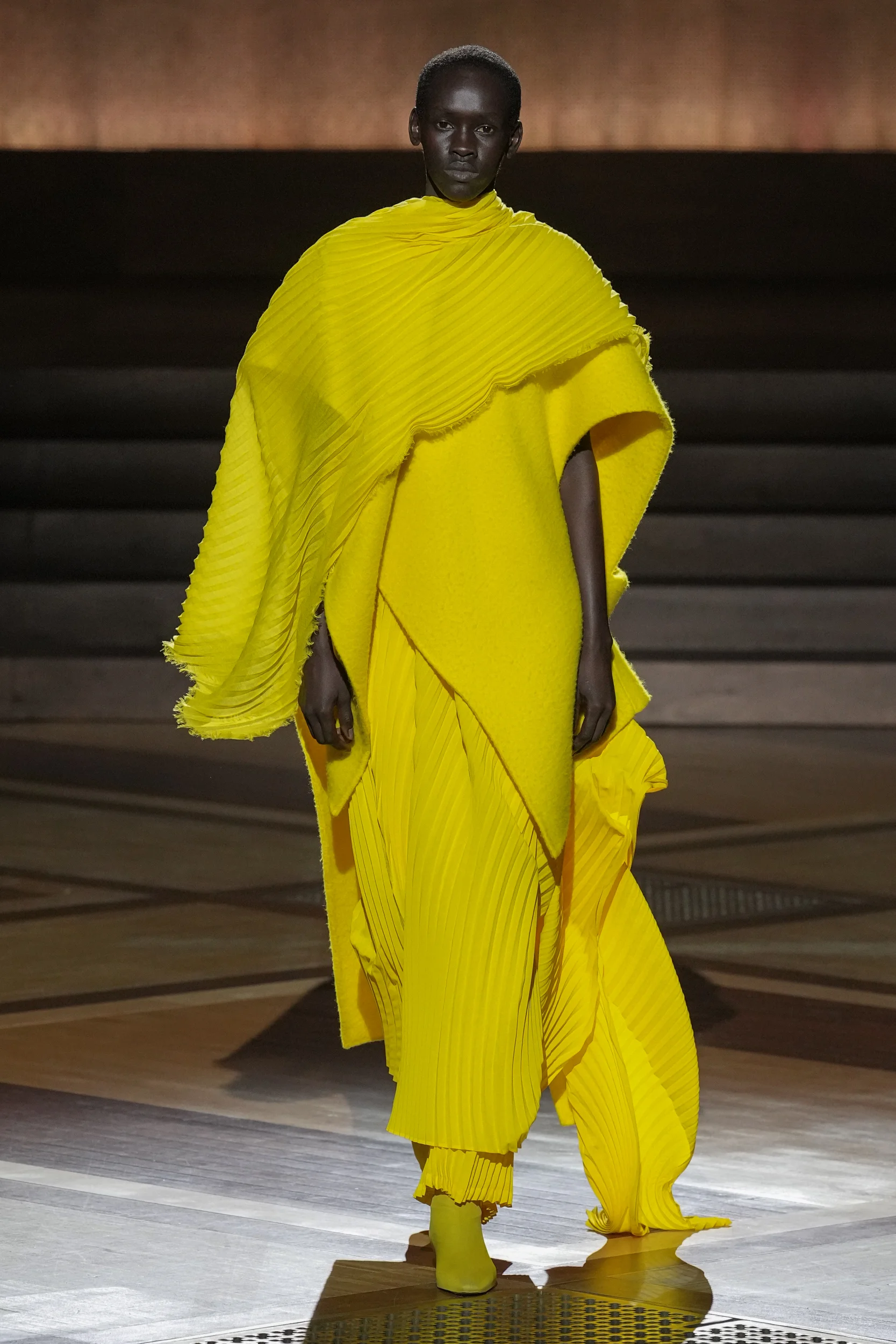 2024-25年秋冬コレクション_ISSEY MIYAKE(イッセイミヤケ)_モデル_43