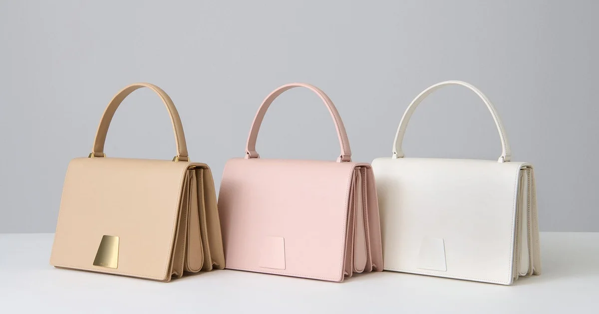 アクリス】より、創業者の名を冠したハンドルバッグ「アクリス アリス