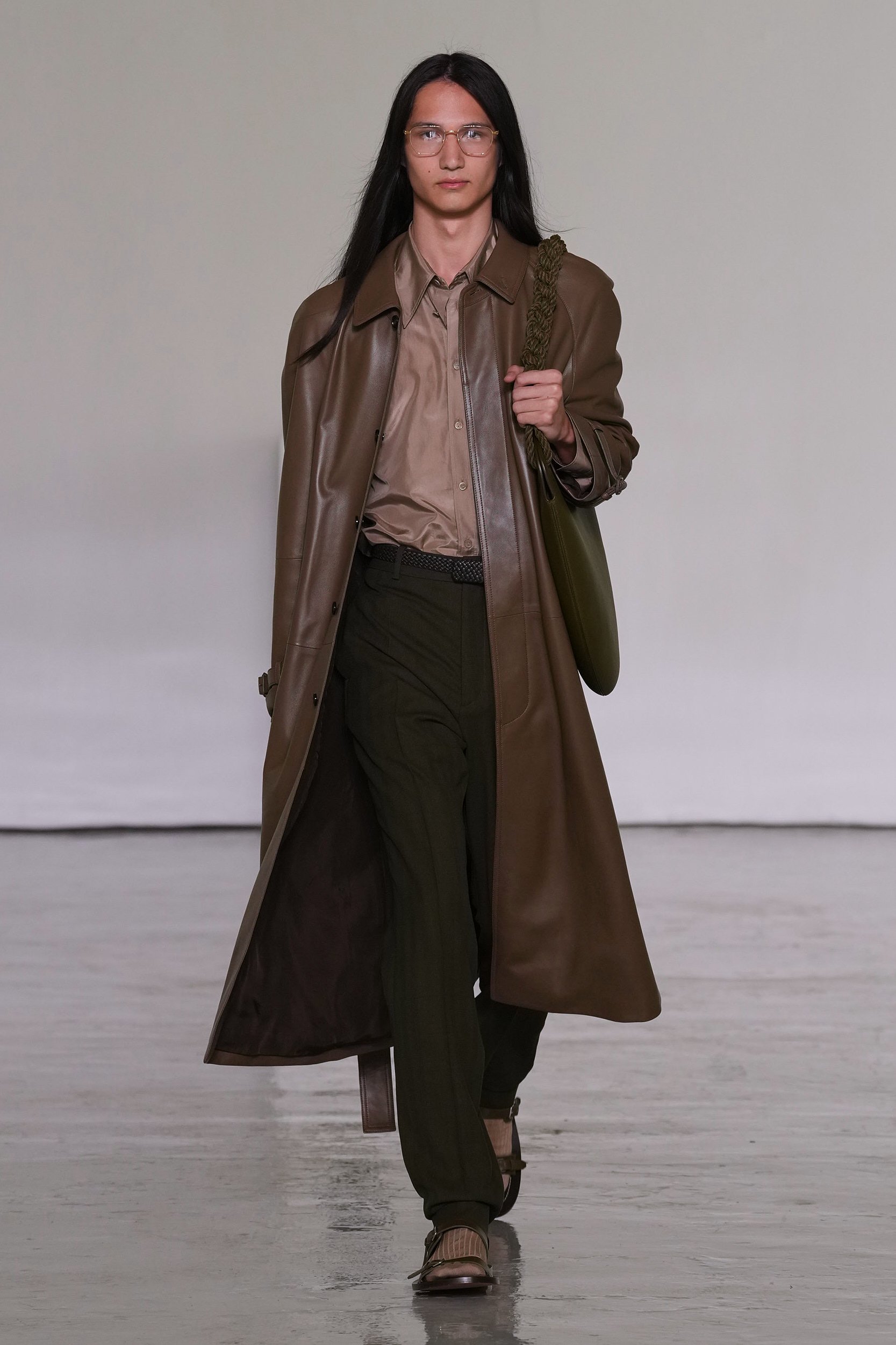 2027年春夏コレクション_BOTTEGA VENETA(ボッテガ ヴェネタ)_モデル_26