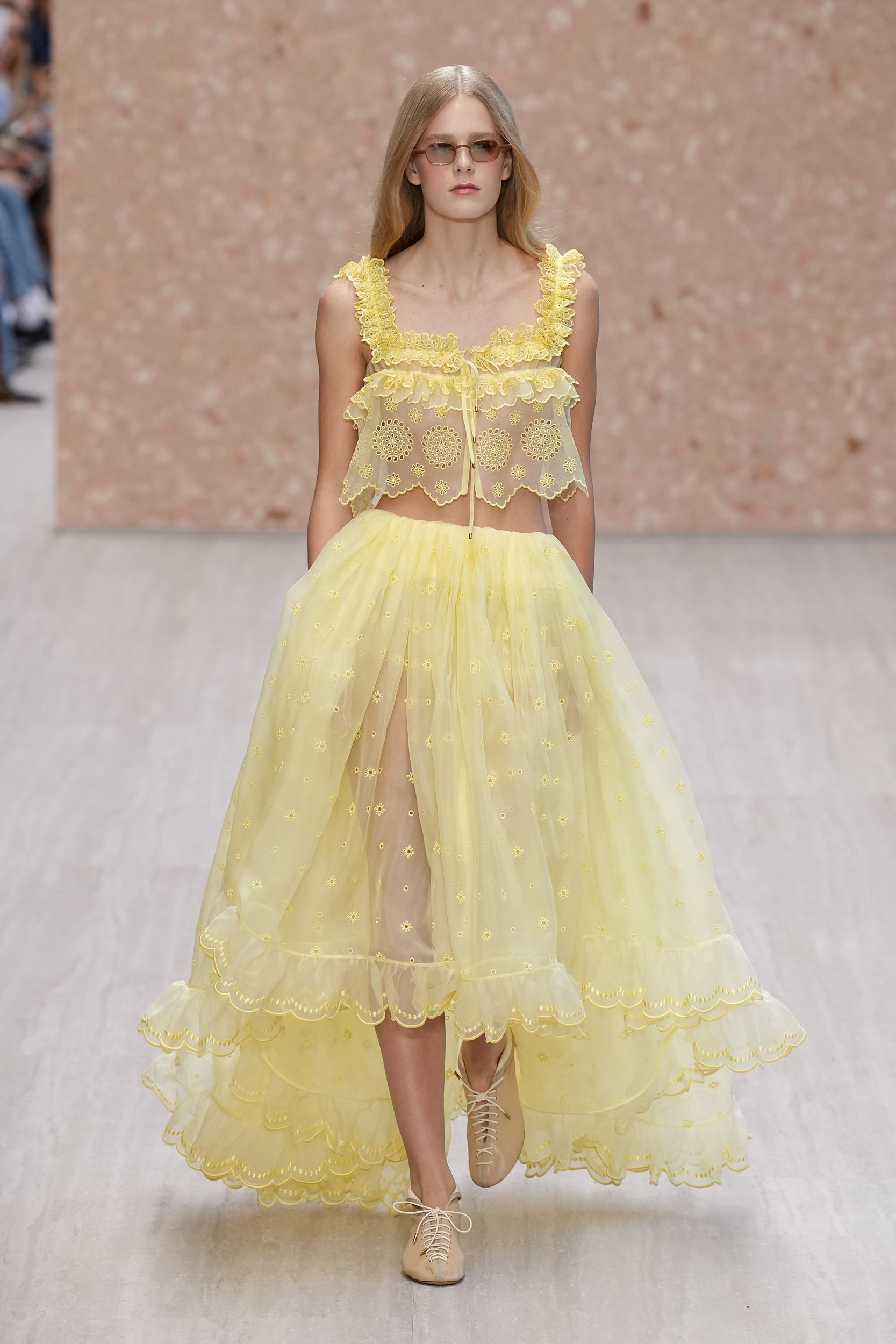 2027年春夏コレクション_CHLOÉ(クロエ)_モデル_35