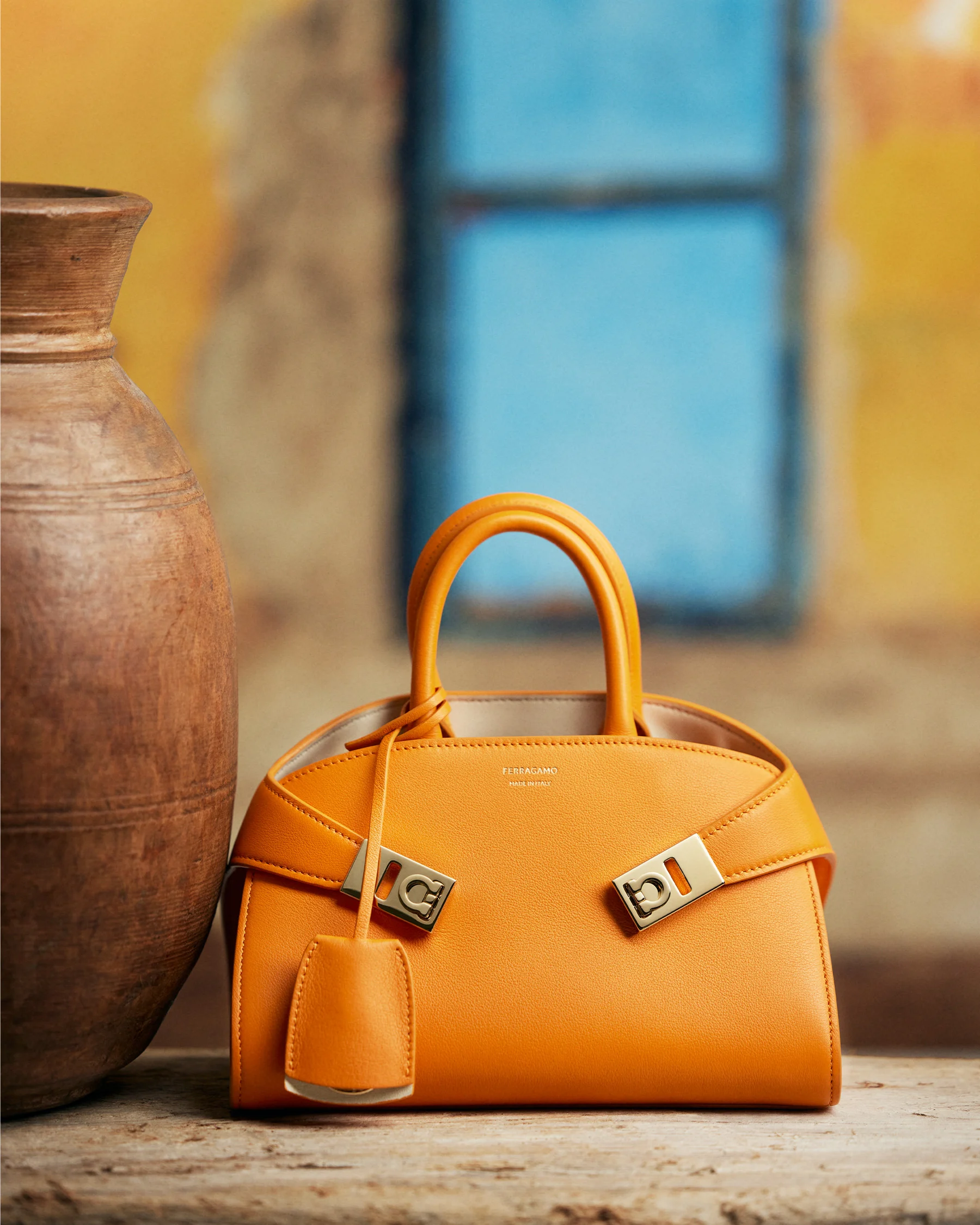 FERRAGAMO　HUGバッグ、モダニティと美しさを抱きしめての画像2