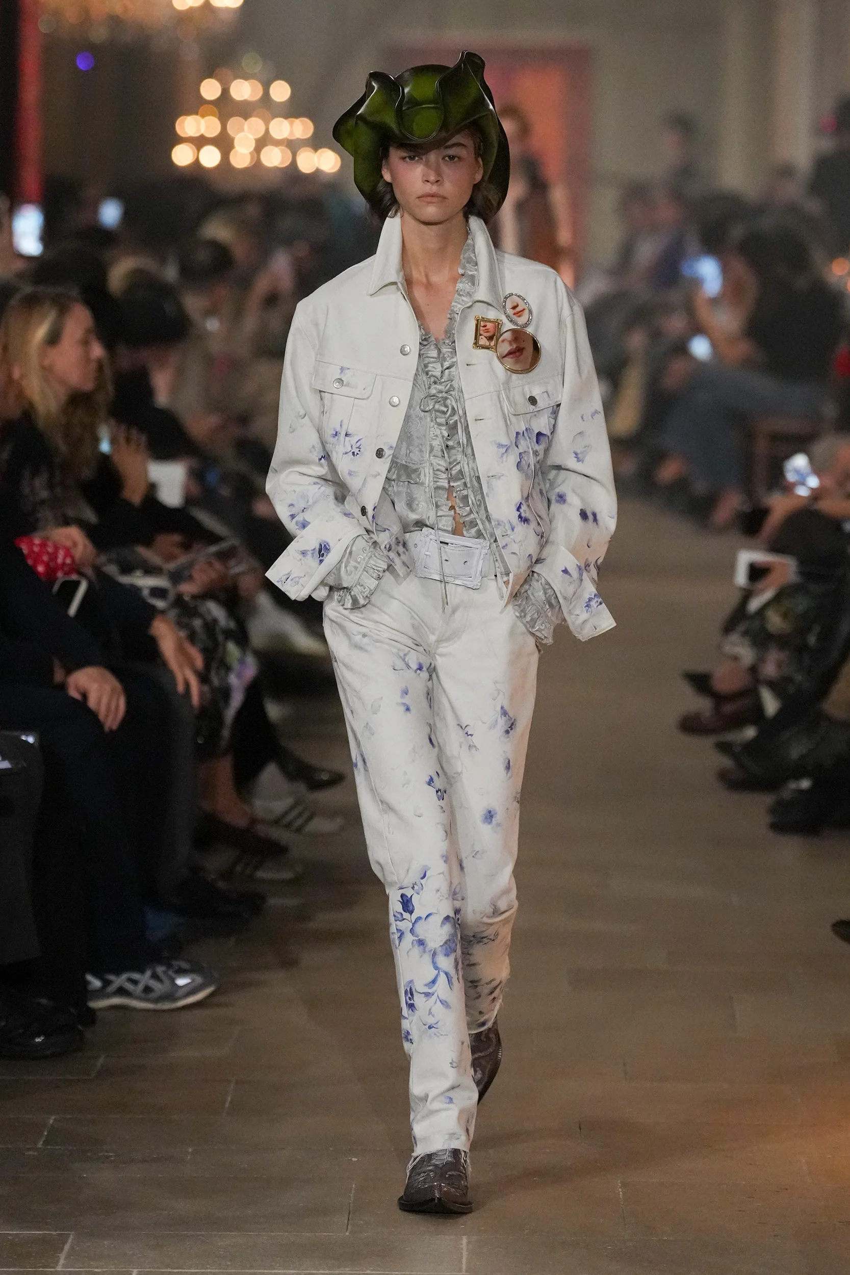 2027年春夏コレクション_ACNE STUDIOS(アクネ ストゥディオズ)_モデル_17
