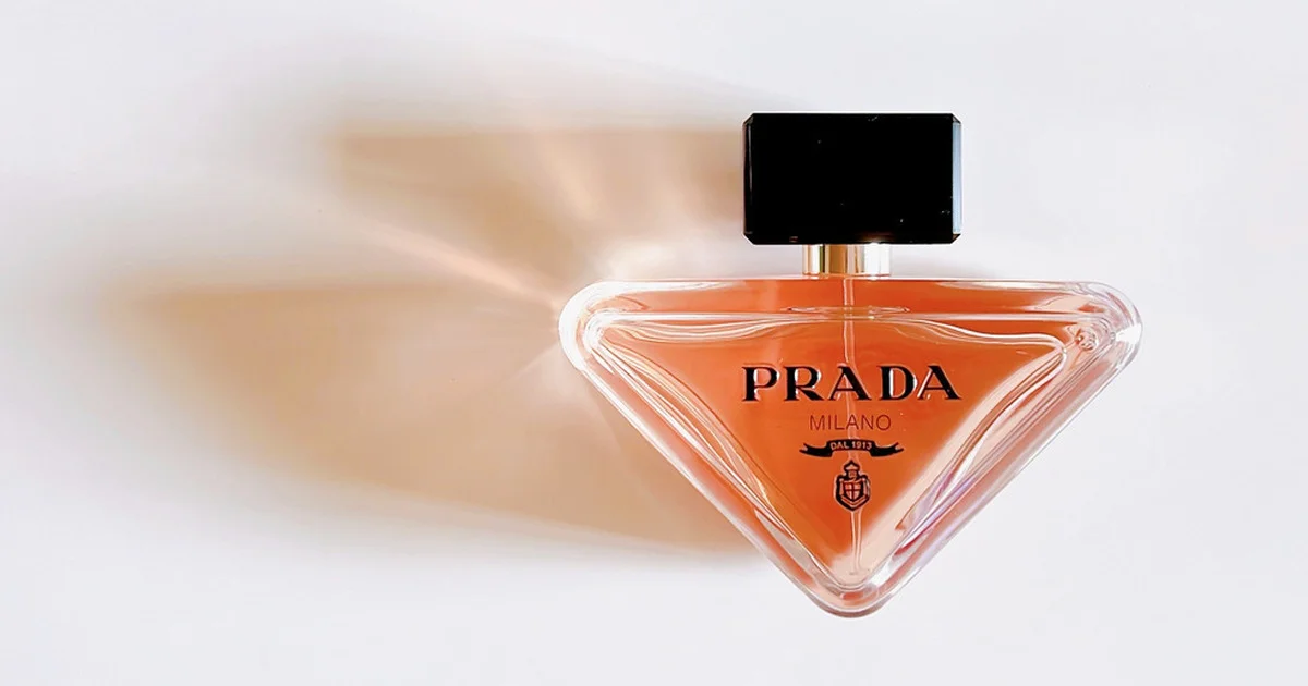 PRADA（プラダ）】あのアイコンがボトルに！ 噂の新香水「パラドックス