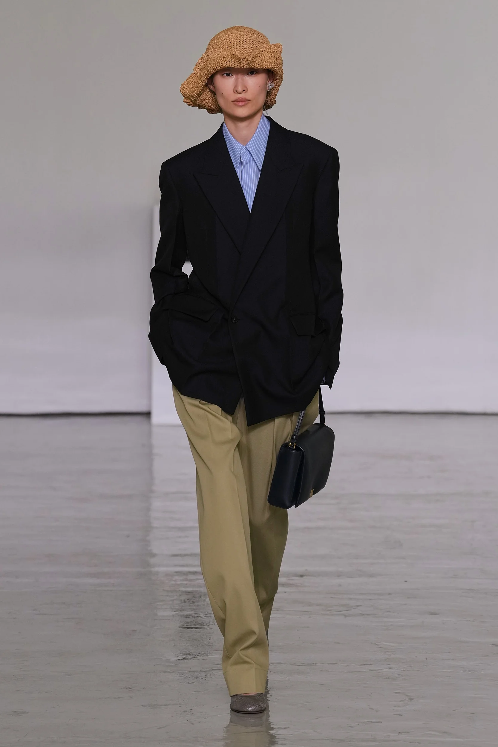 2027年春夏コレクション_BOTTEGA VENETA(ボッテガ ヴェネタ)_モデル_10