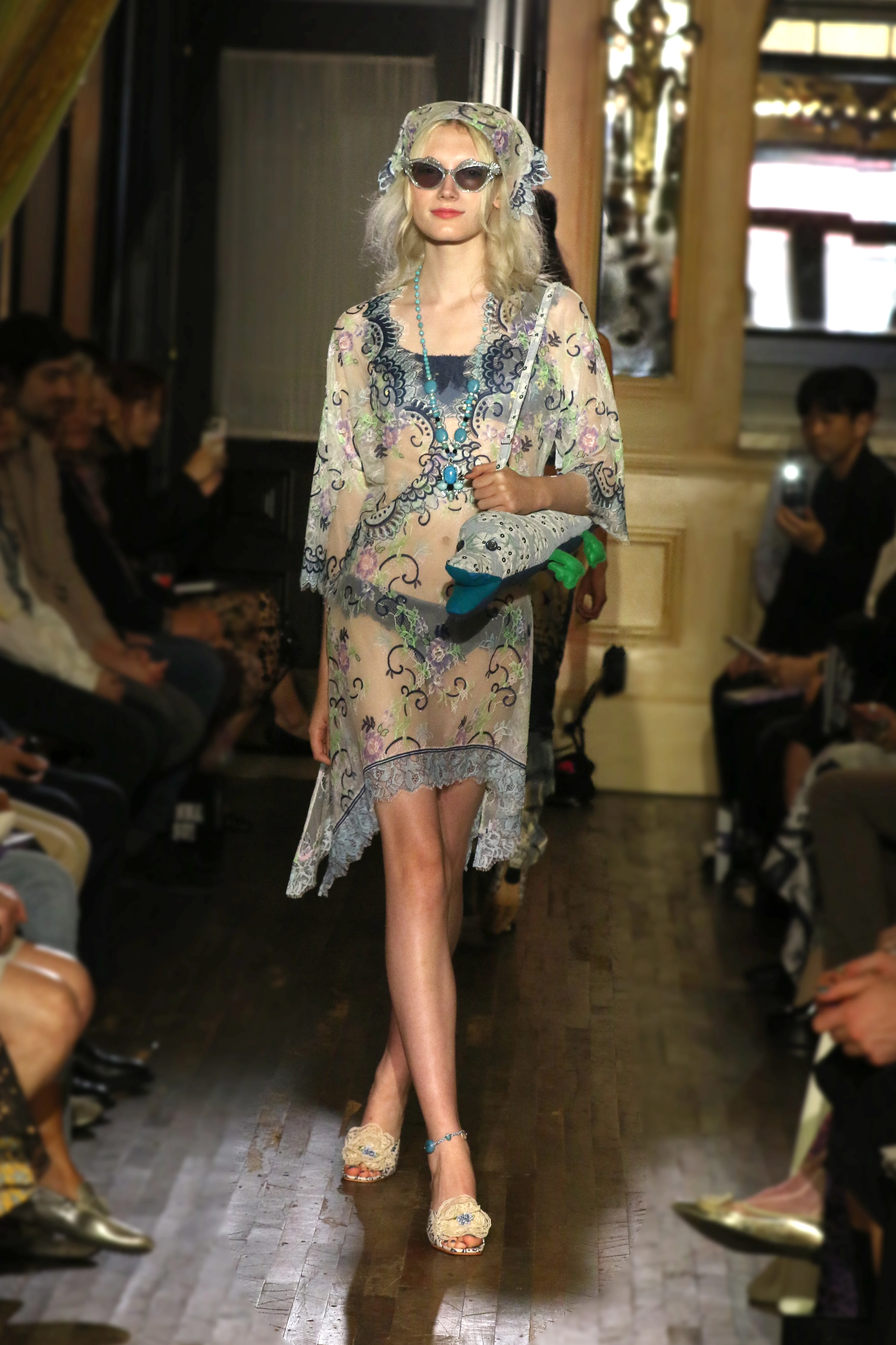 2026年春夏コレクション_ANNA SUI(アナ スイ)_モデル_24